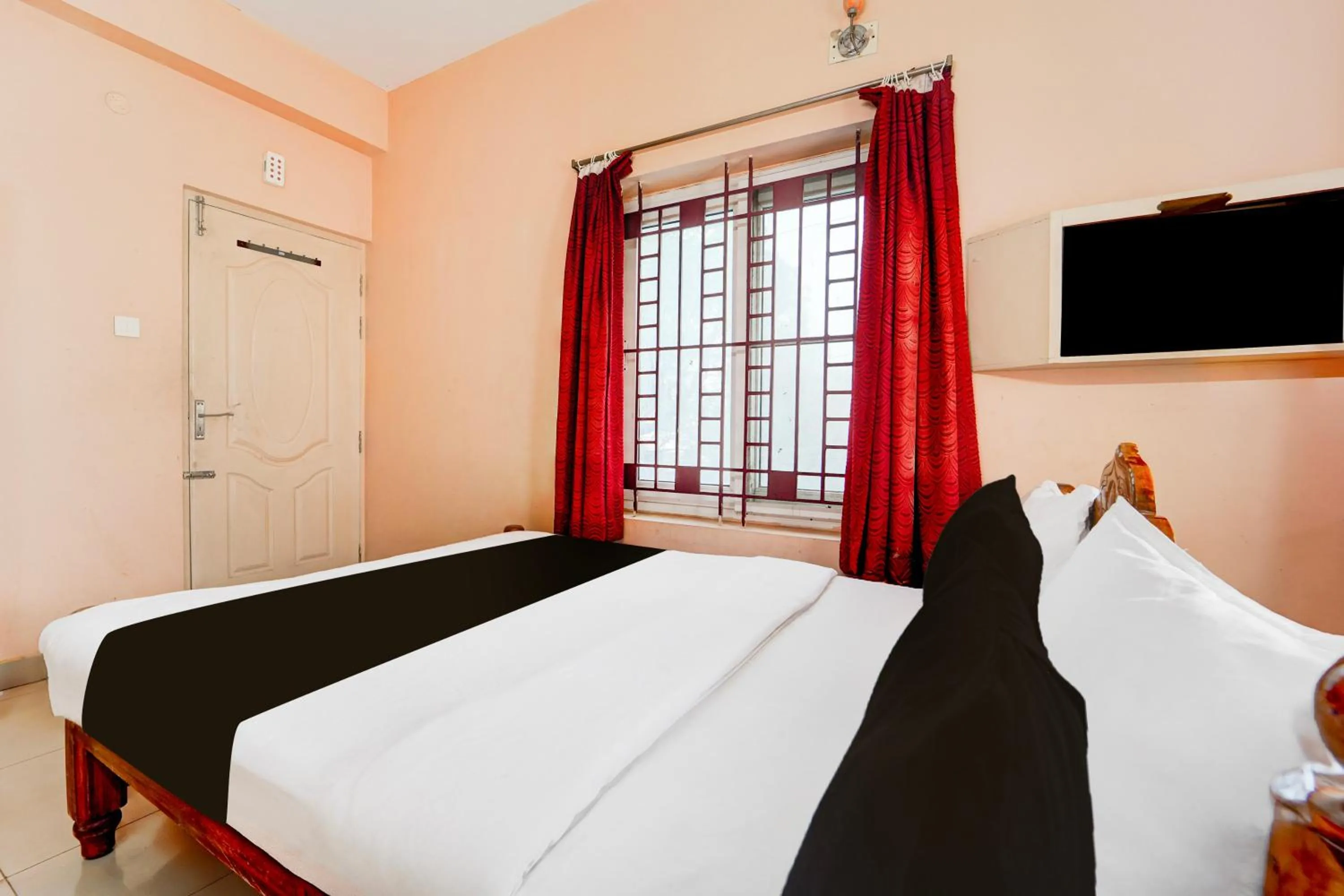 Bedroom, Bed in Super Hotel O Anna Nagar Madurai