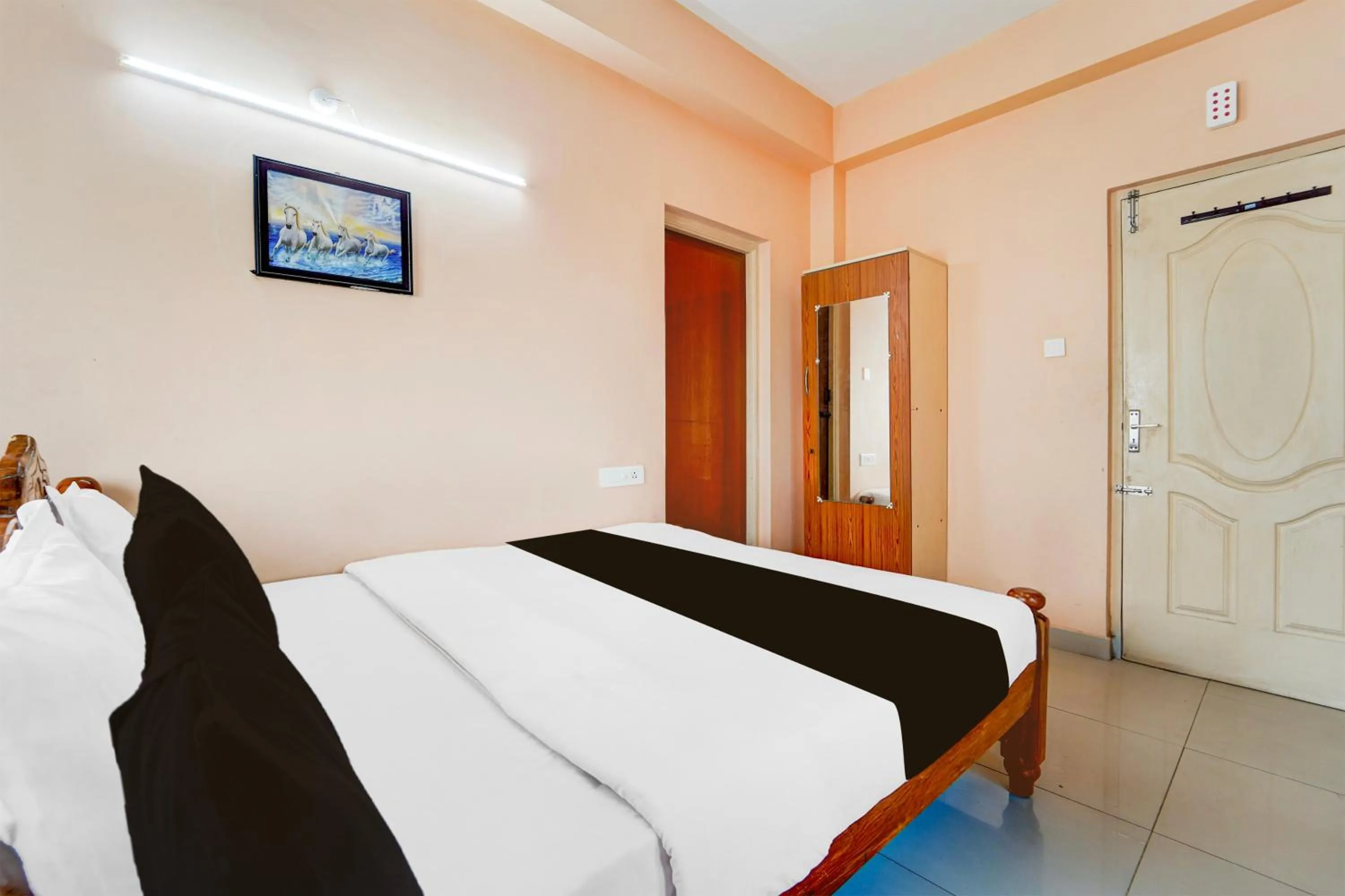 Bedroom, Bed in Super Hotel O Anna Nagar Madurai