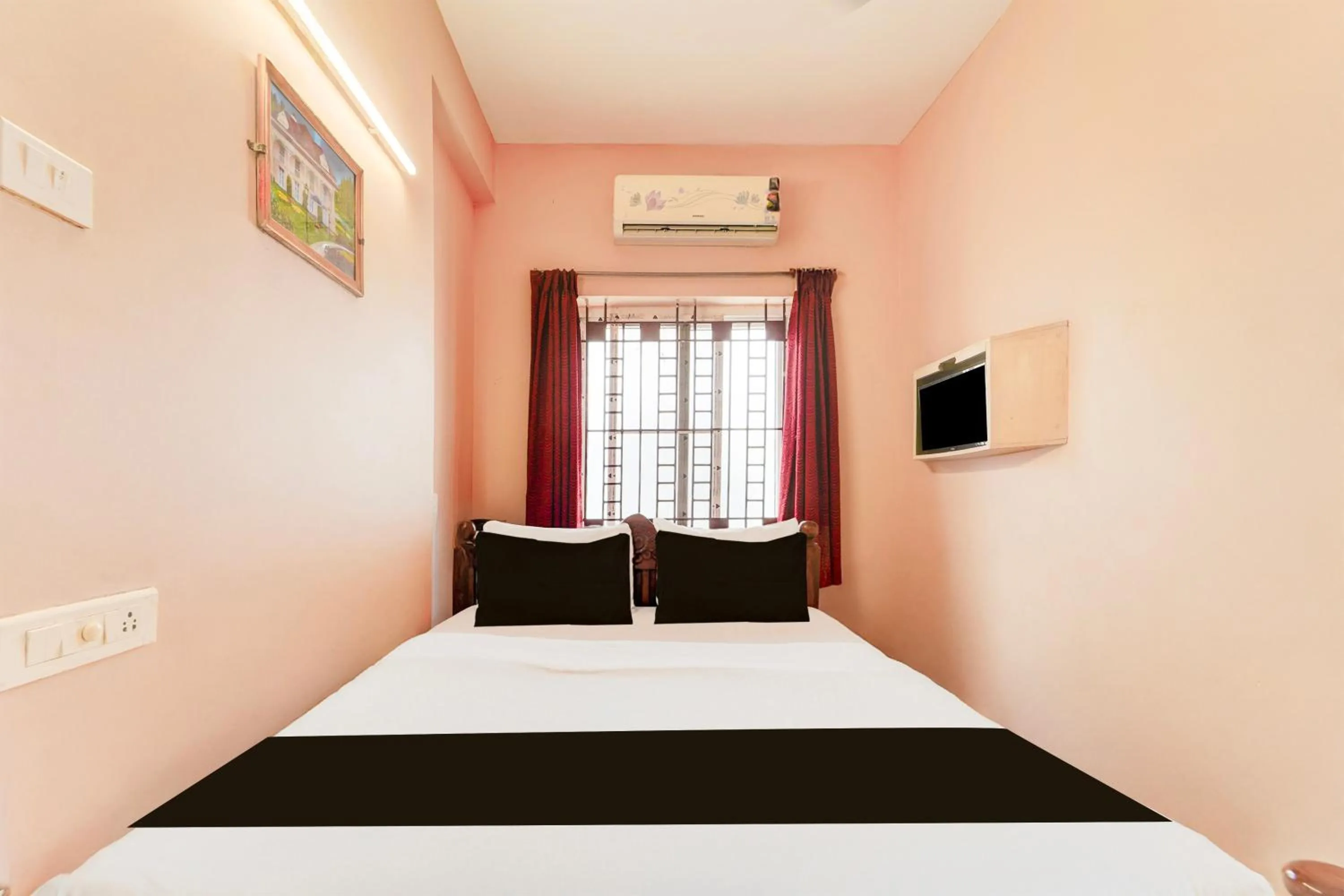 Bedroom, Bed in Super Hotel O Anna Nagar Madurai
