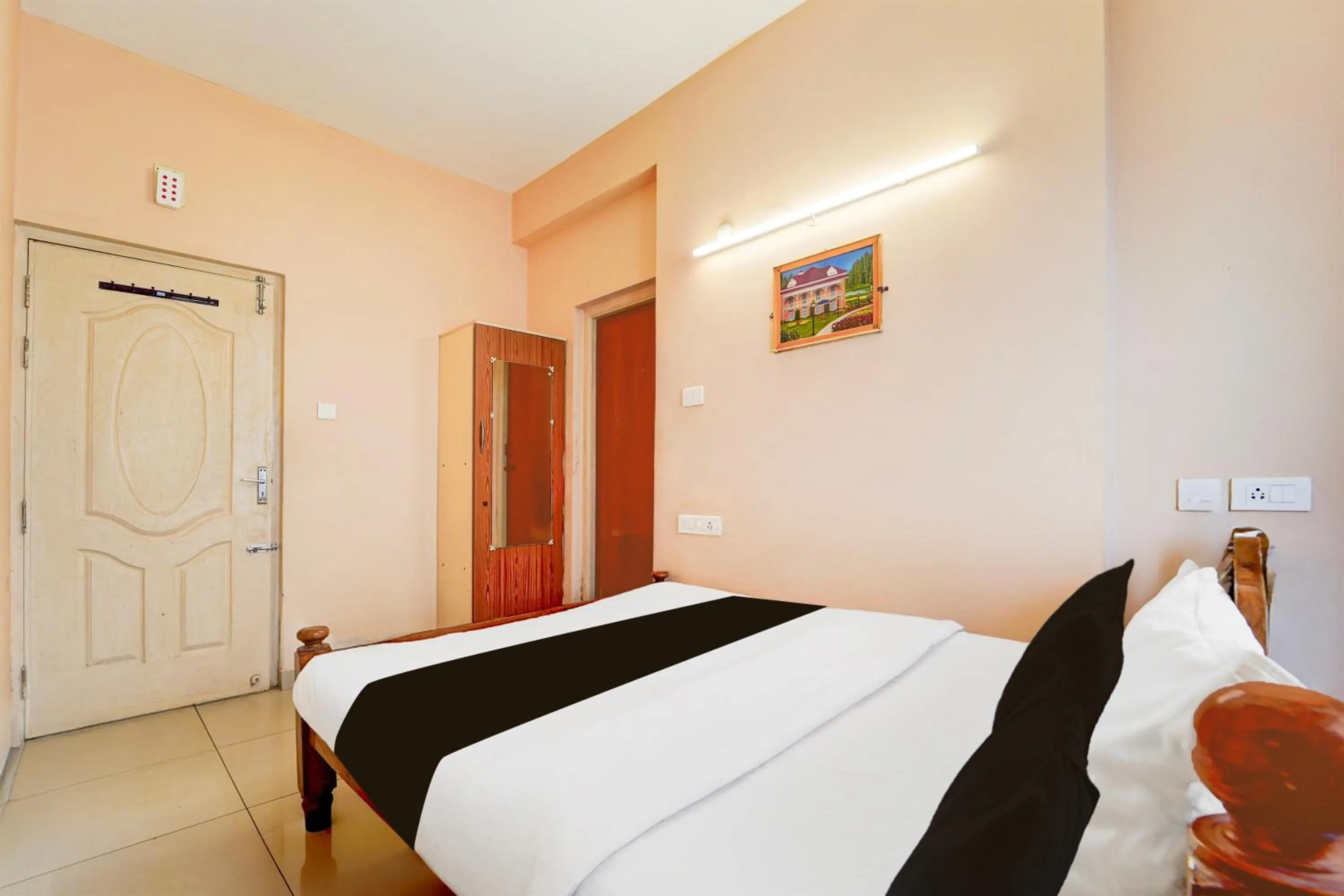 Bedroom, Bed in Super Hotel O Anna Nagar Madurai