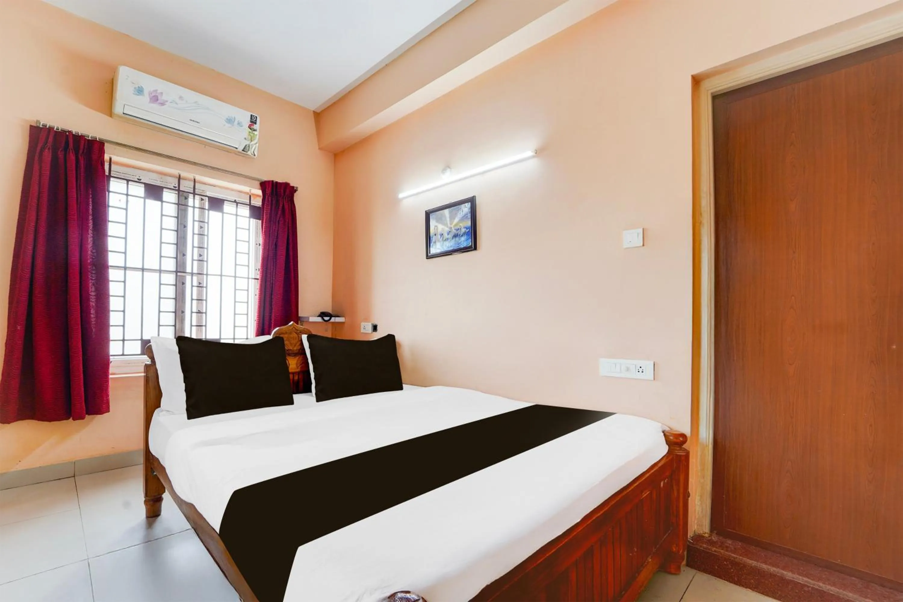 Bedroom, Bed in Super Hotel O Anna Nagar Madurai