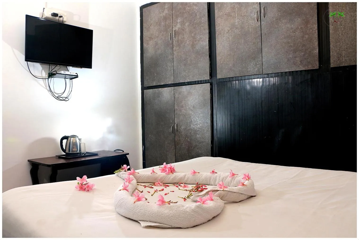 Bed in Peace Residency