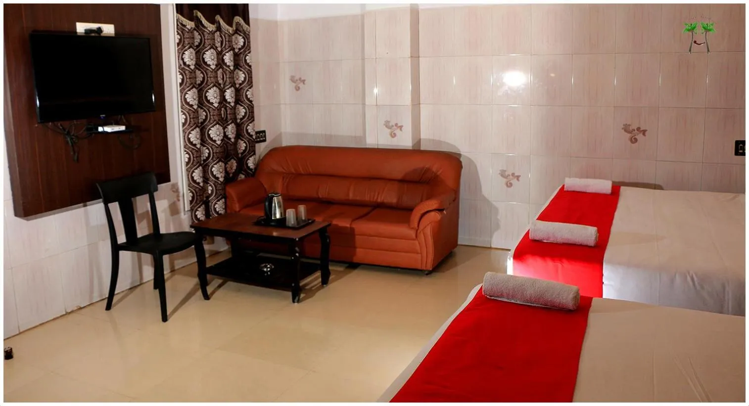 Photo of the whole room in Peace Residency