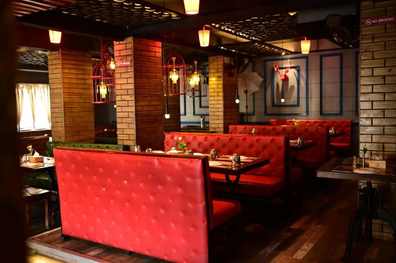 Restaurant/places to eat in Hotel O RK's Regency Near Navale Hospital Back Gate