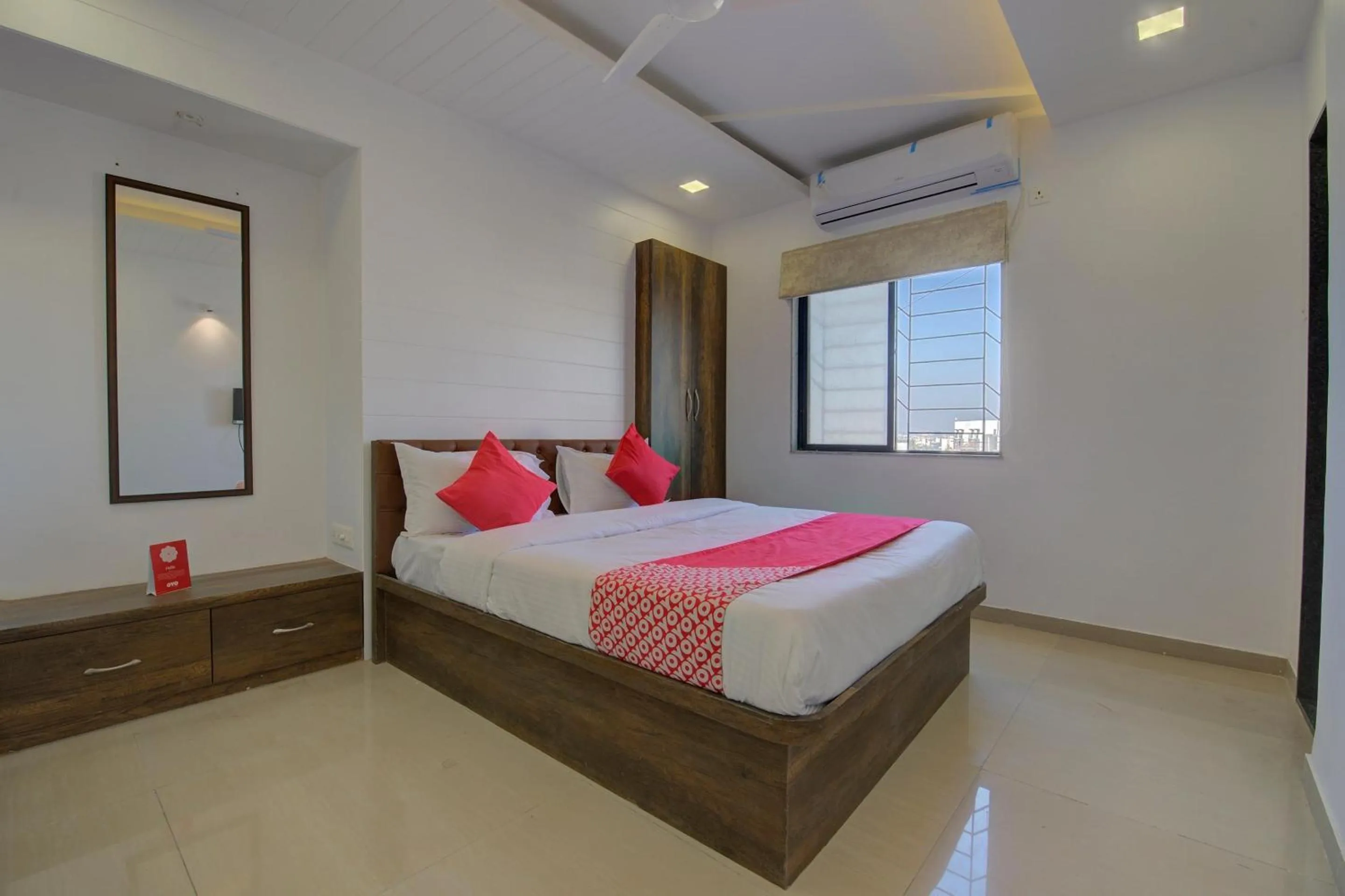 Bedroom in Hotel O RK's Regency Near Navale Hospital Back Gate