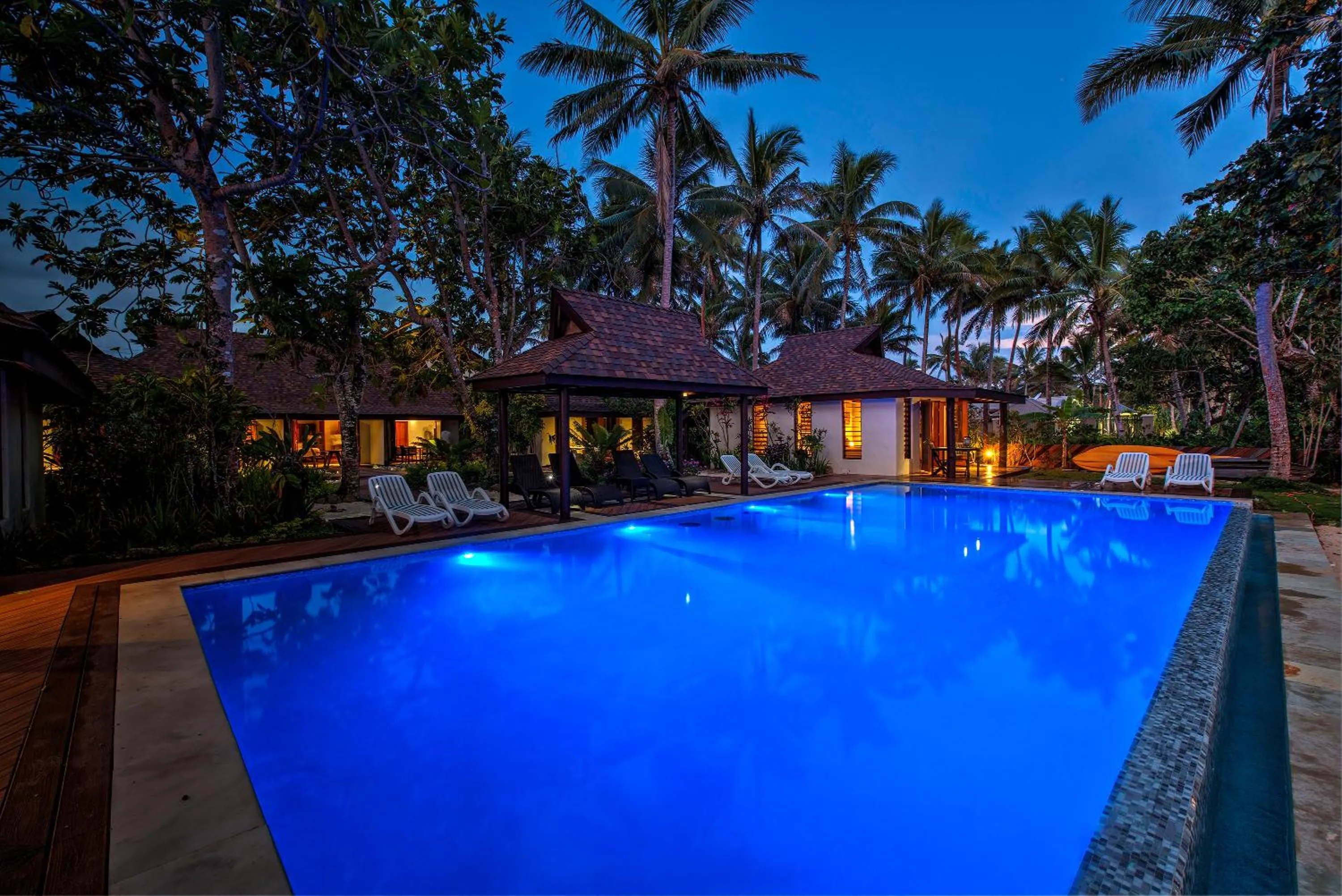 Swimming pool in Maui Palms