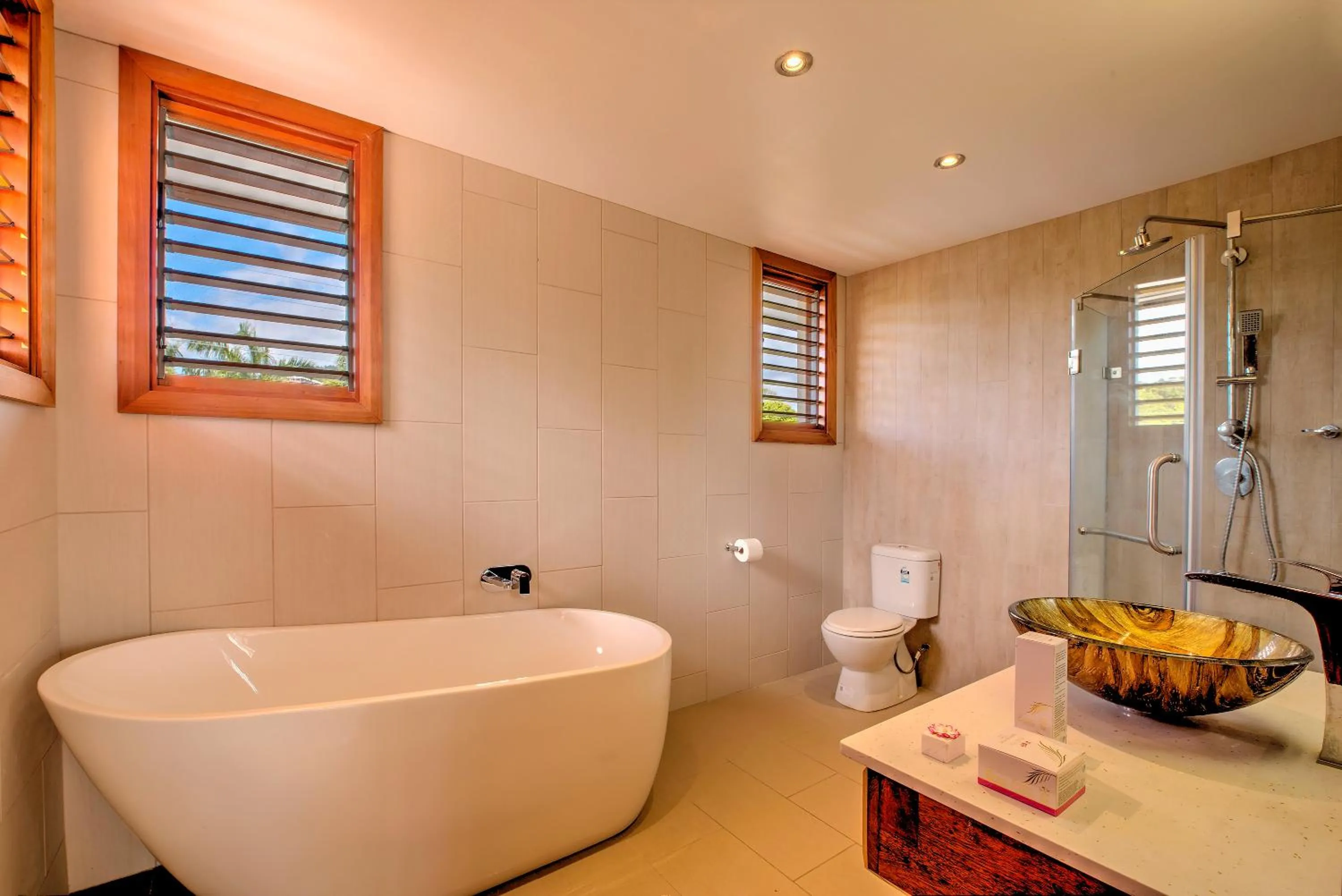 Bathroom in Maui Palms