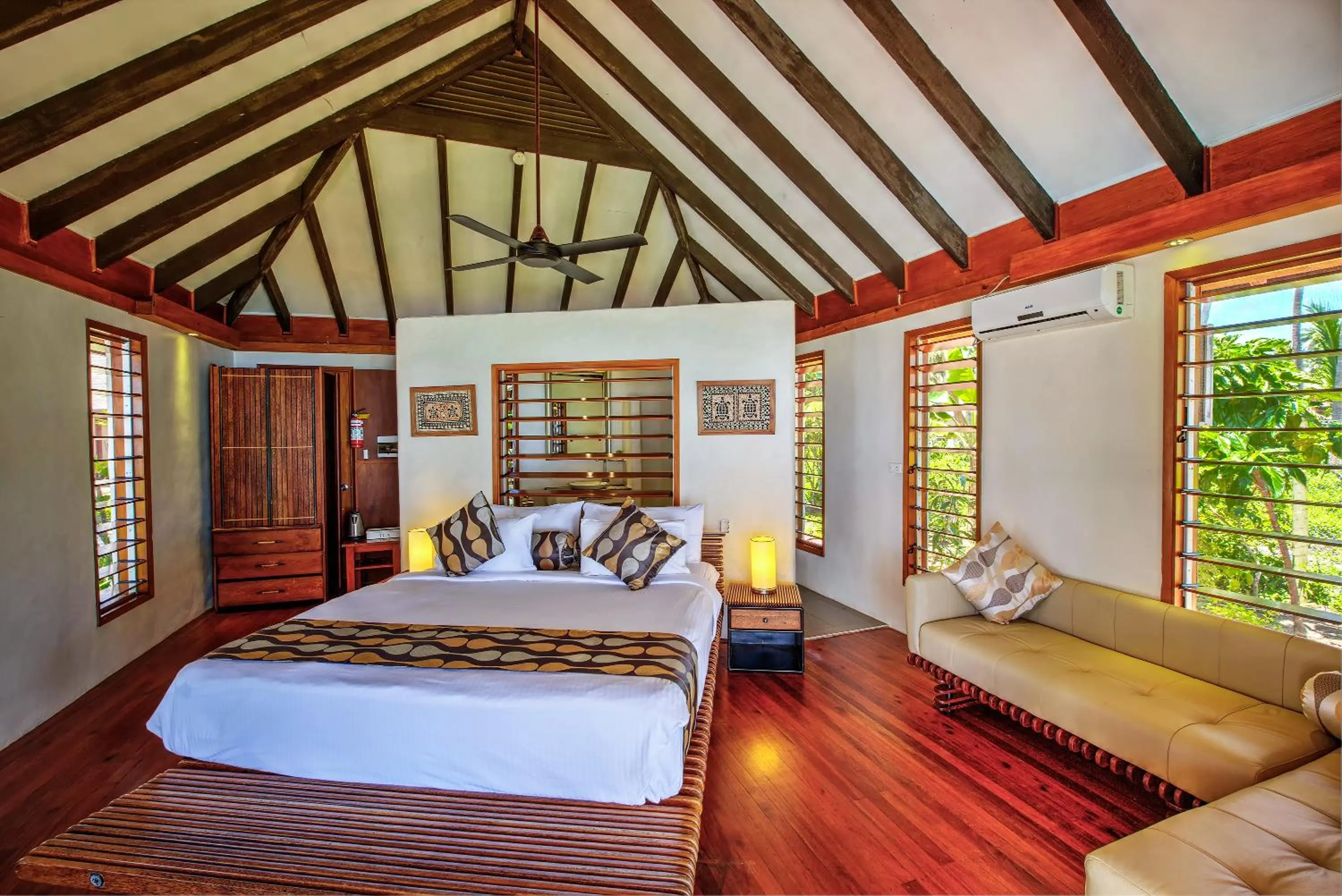 Photo of the whole room, Bed in Maui Palms