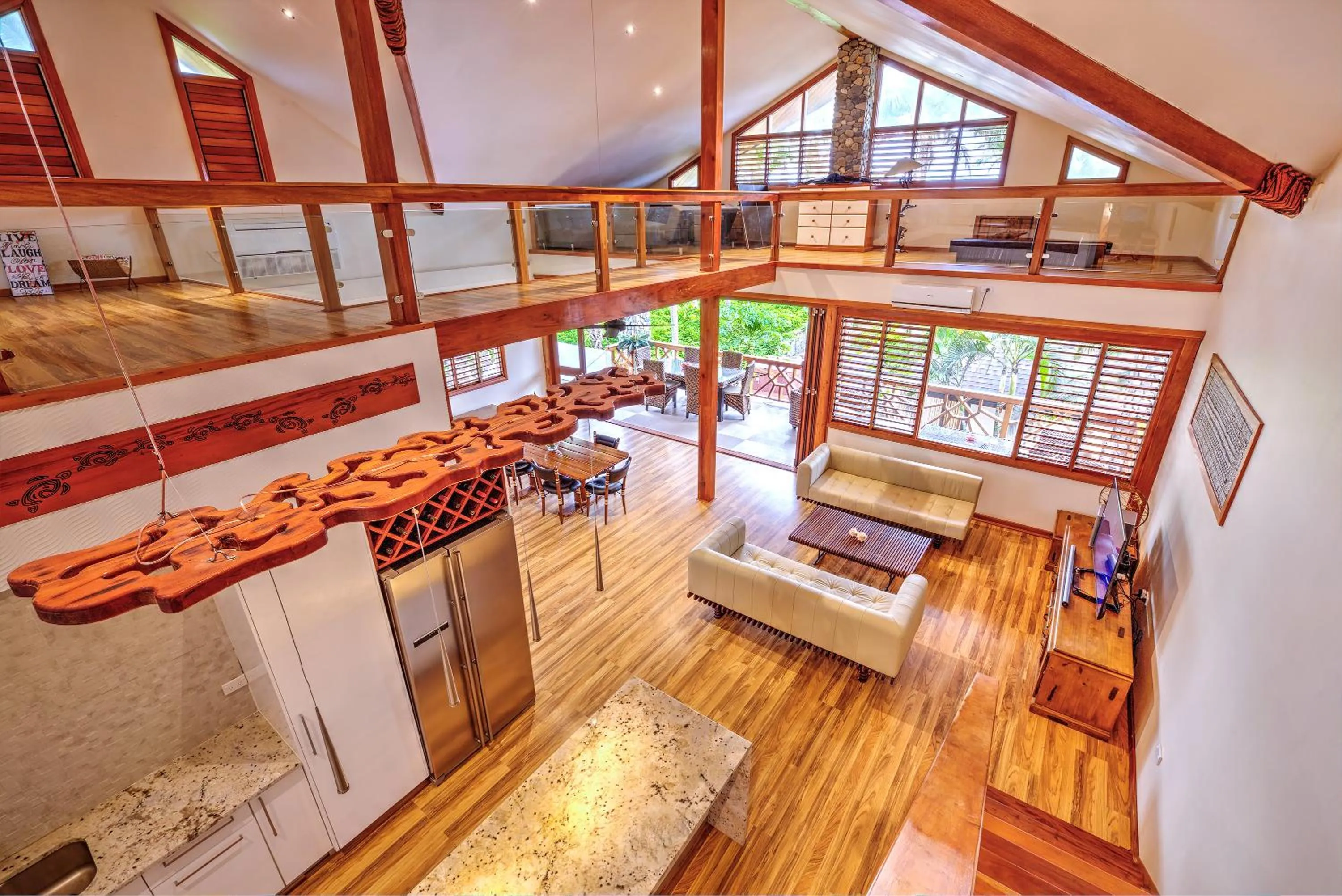 Lounge or bar in Maui Palms