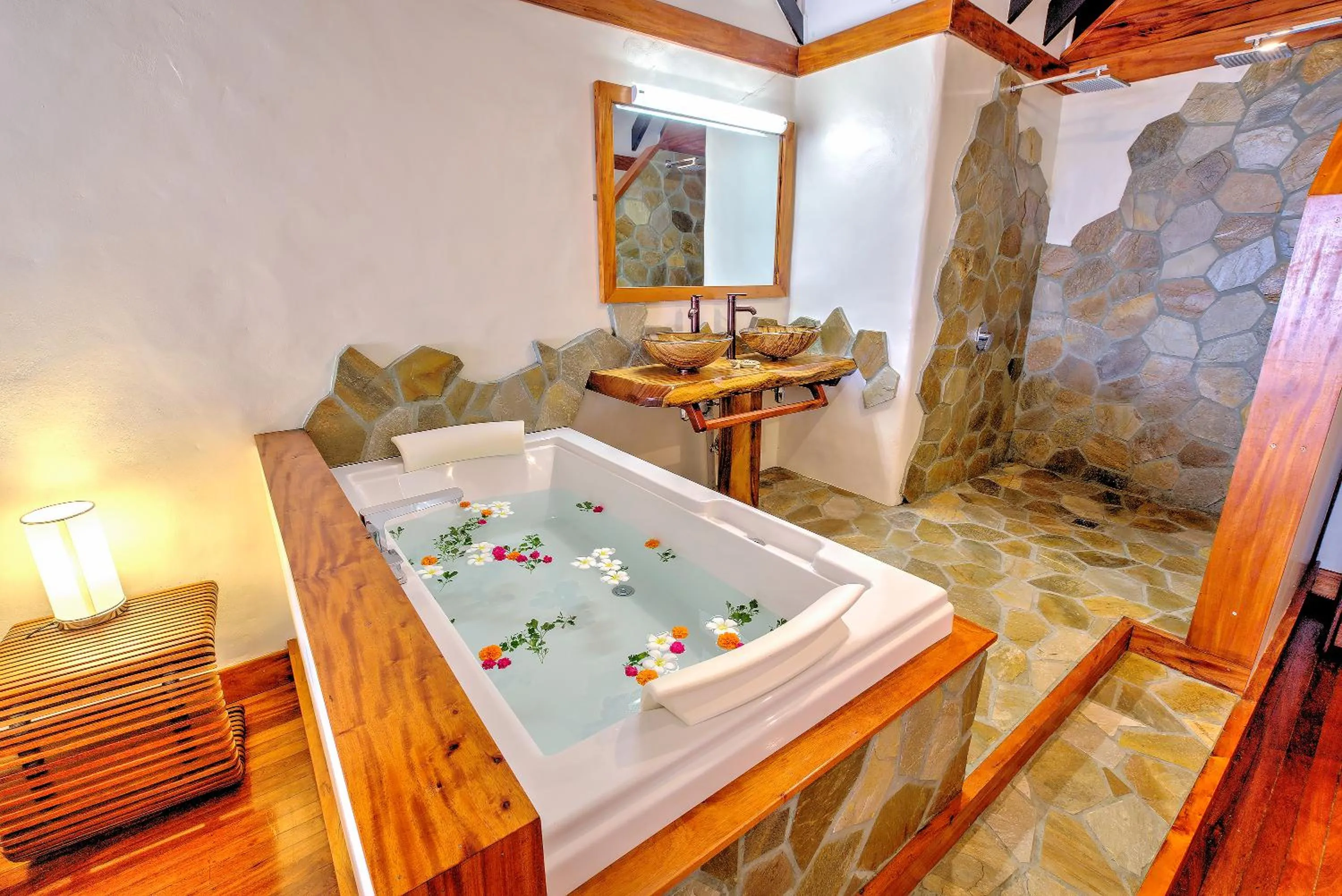 Bathroom in Maui Palms