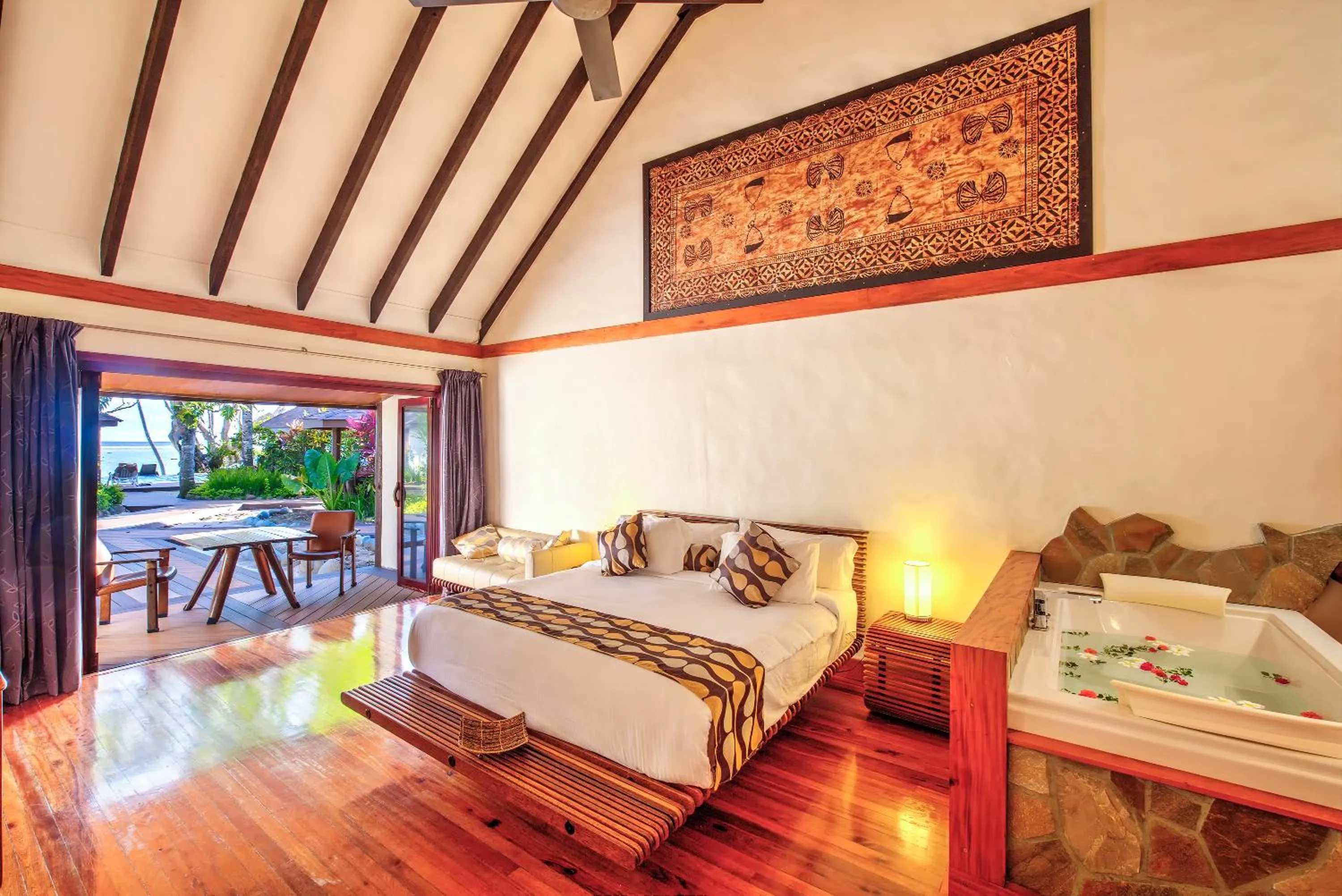 Bedroom, Bed in Maui Palms