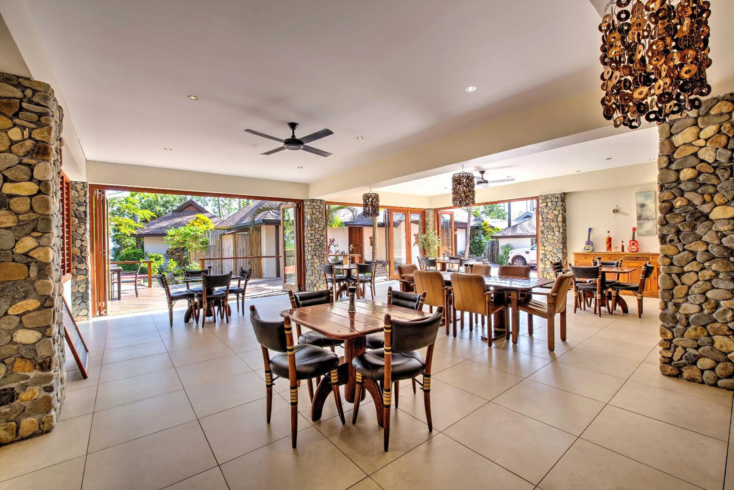 Restaurant/places to eat in Maui Palms