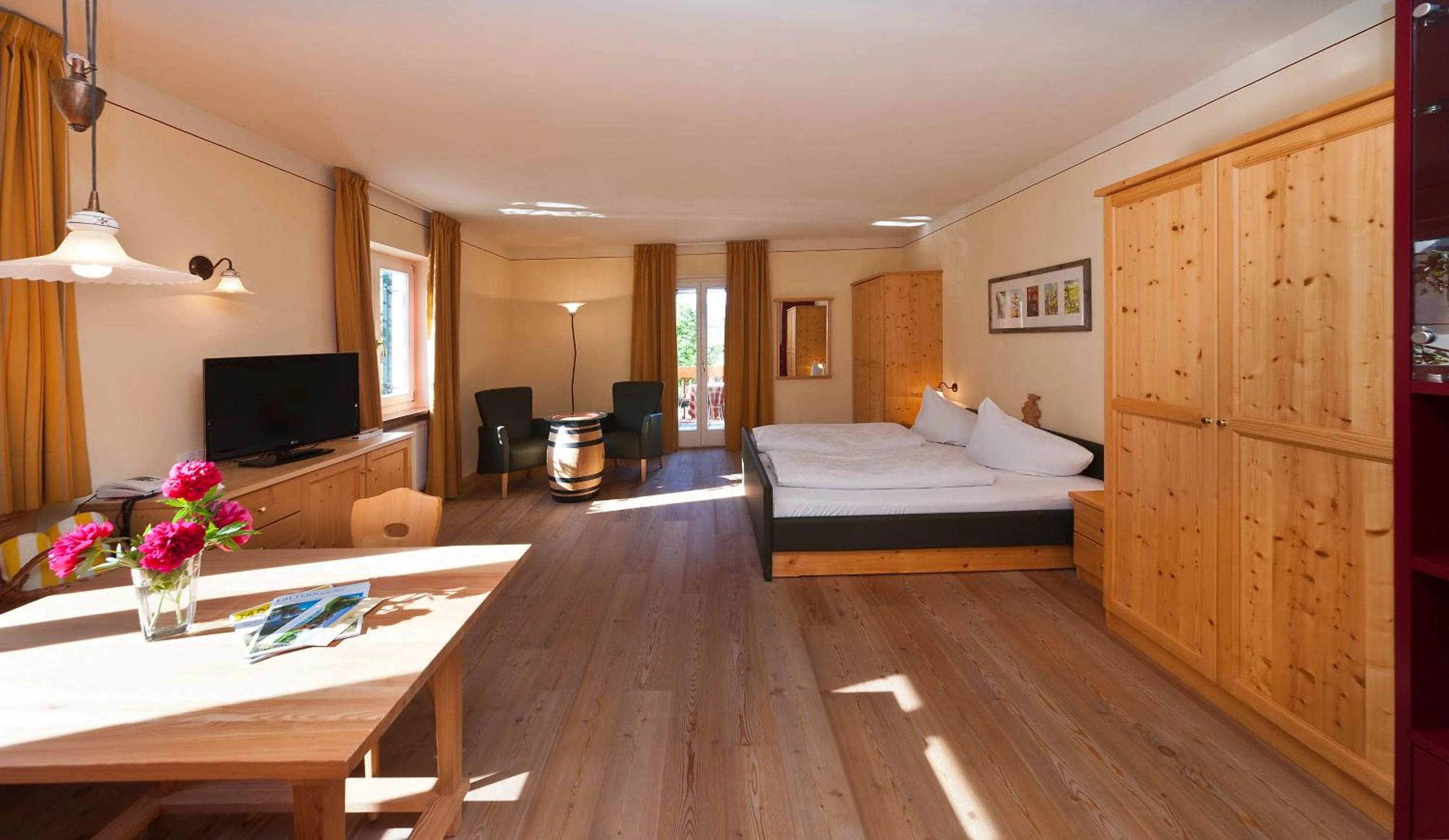 Photo of the whole room, Bed in Hotel Weingut Klosterhof