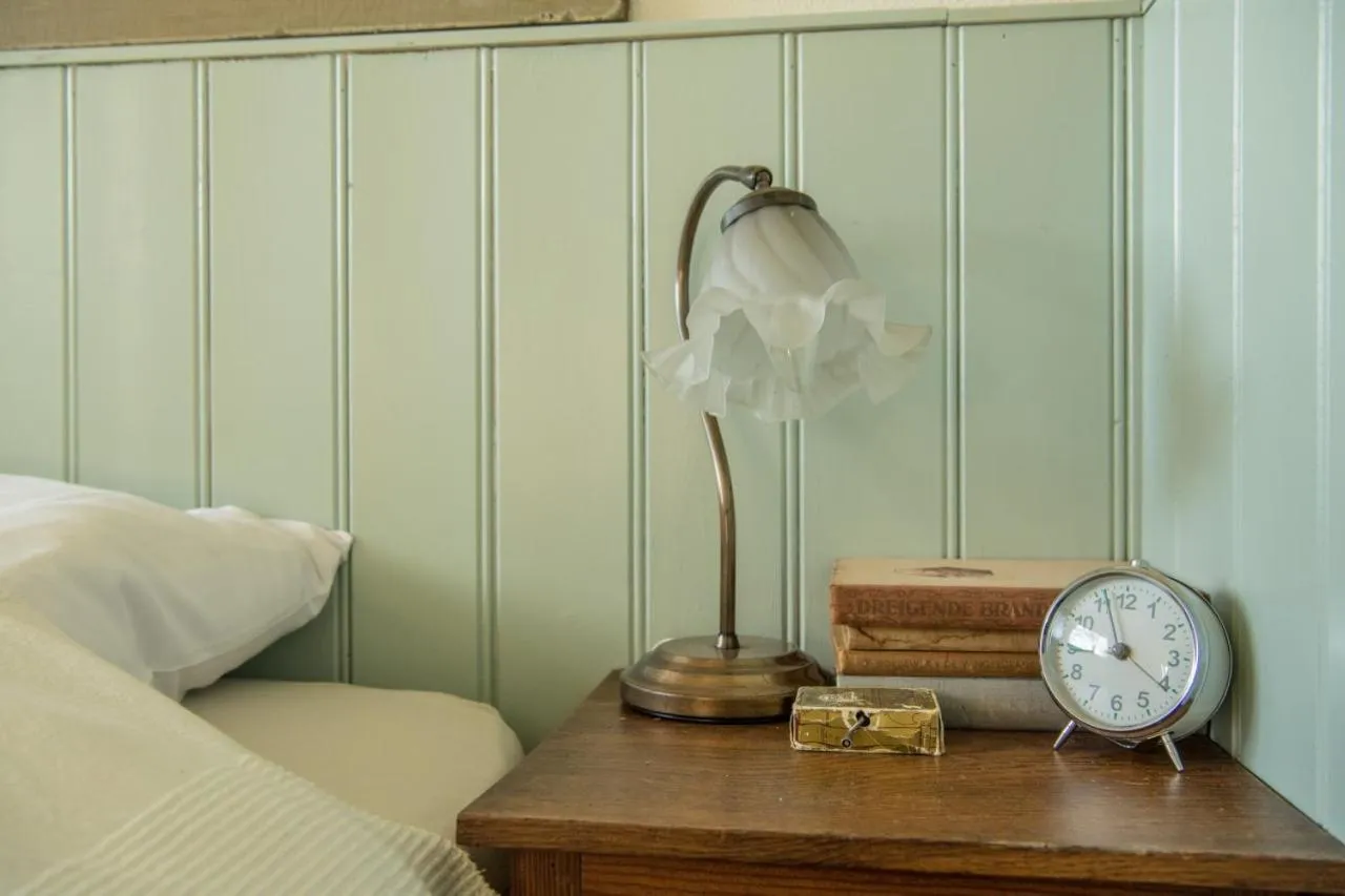 Bed in boerderijkamer Korenbloem