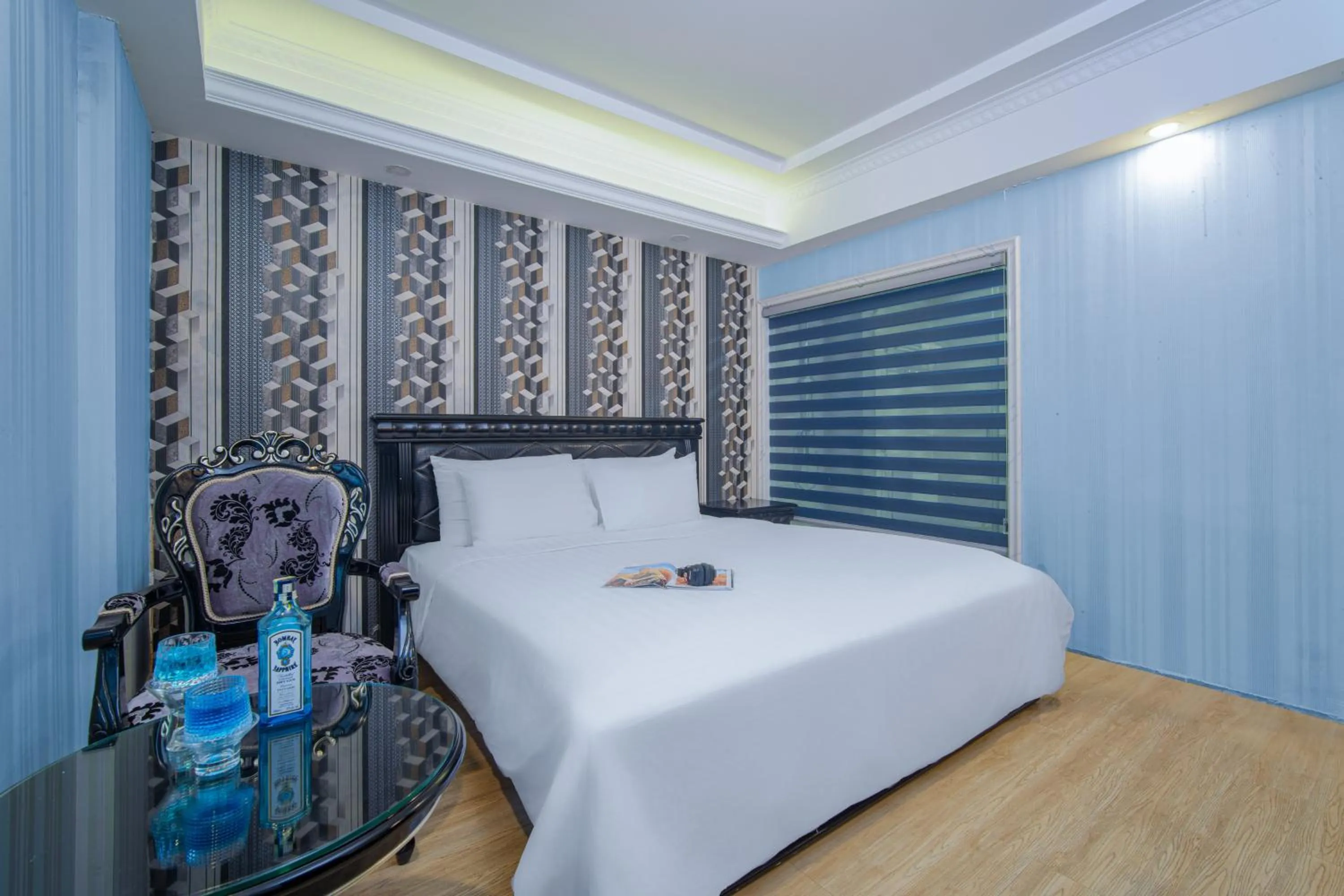 Bed in Royal Beach Hotel by THG