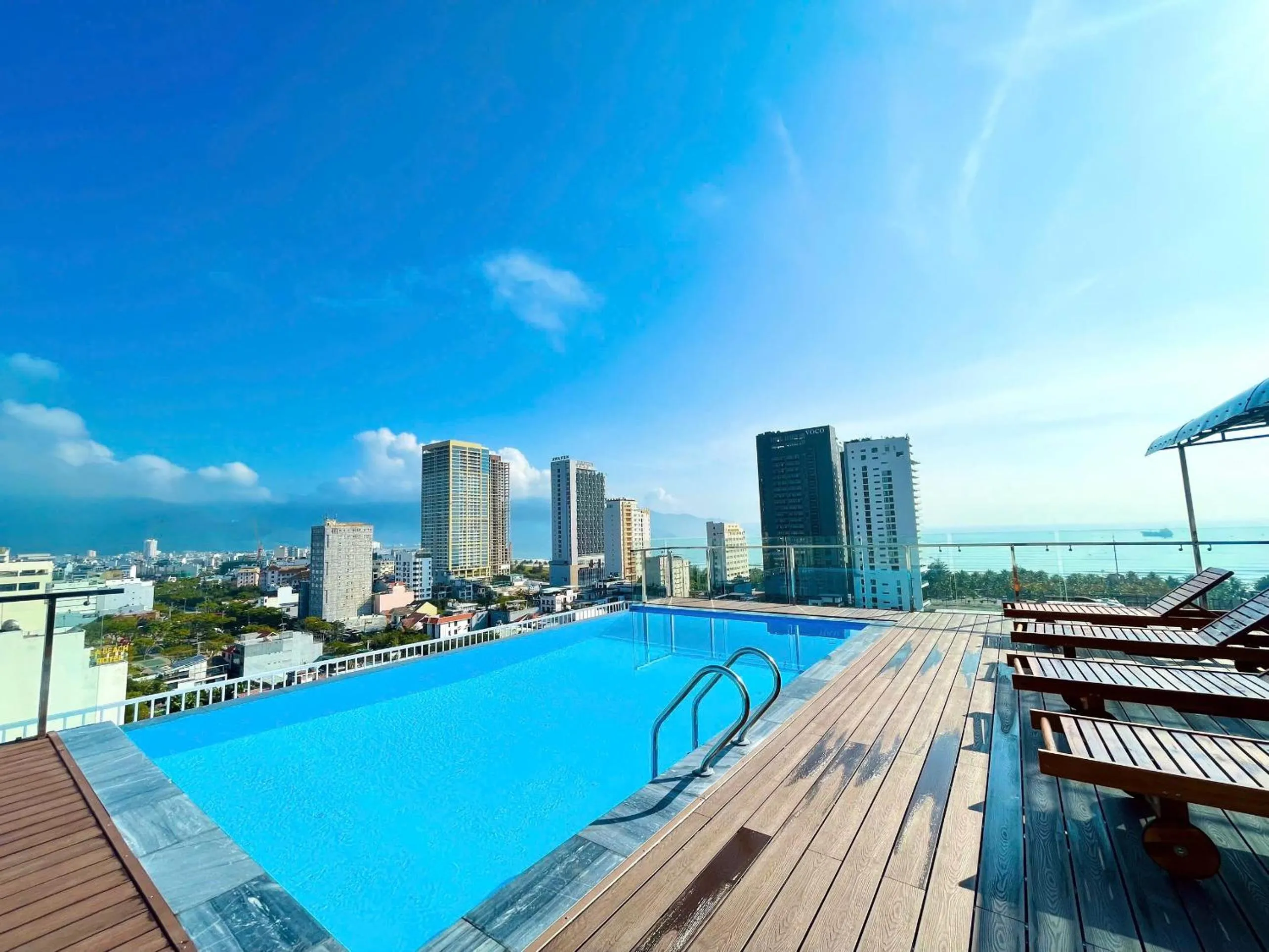 Swimming pool in Royal Beach Hotel by THG
