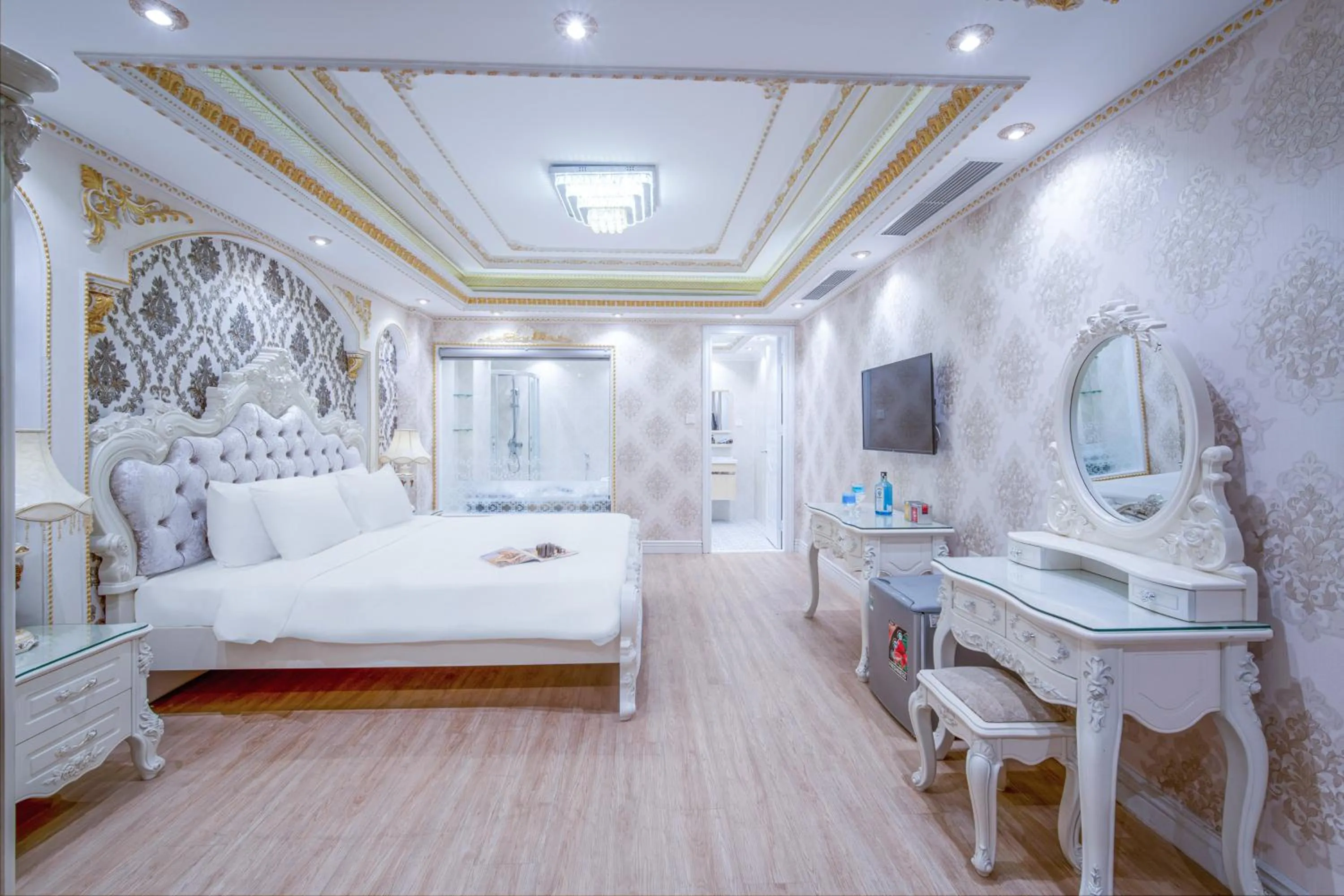 Bed in Royal Beach Hotel by THG