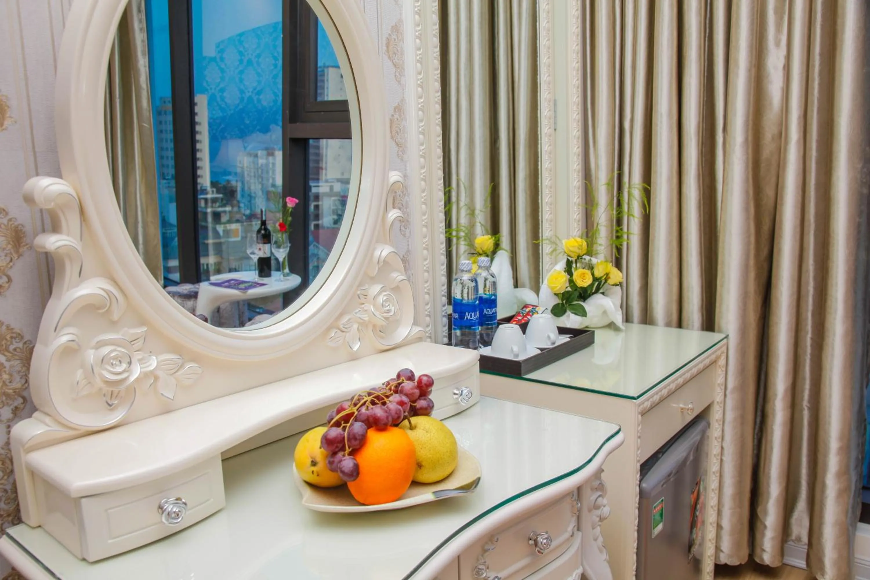 Food and drinks in Royal Beach Hotel by THG