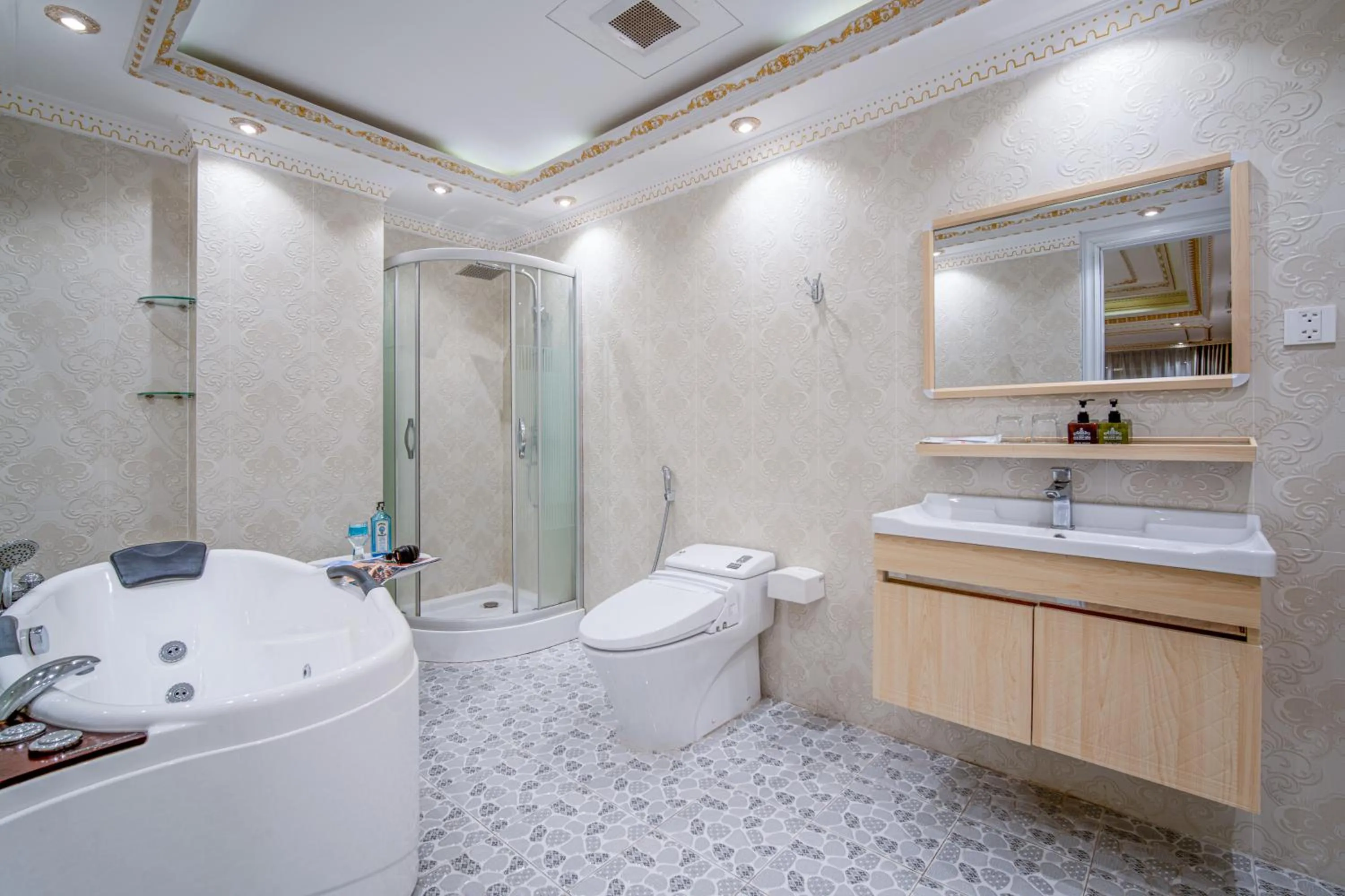 Shower in Royal Beach Hotel by THG