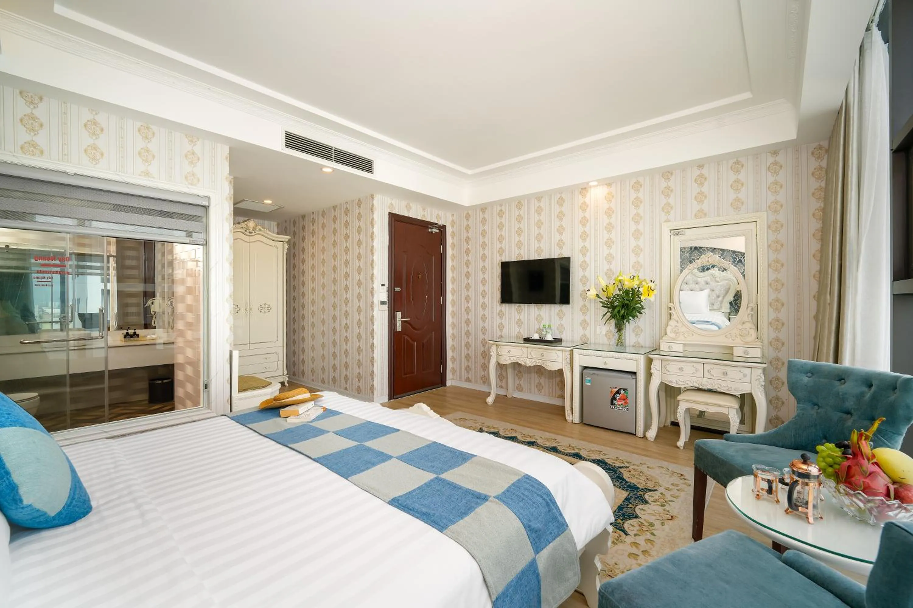 Photo of the whole room, Bed in Royal Beach Hotel by THG