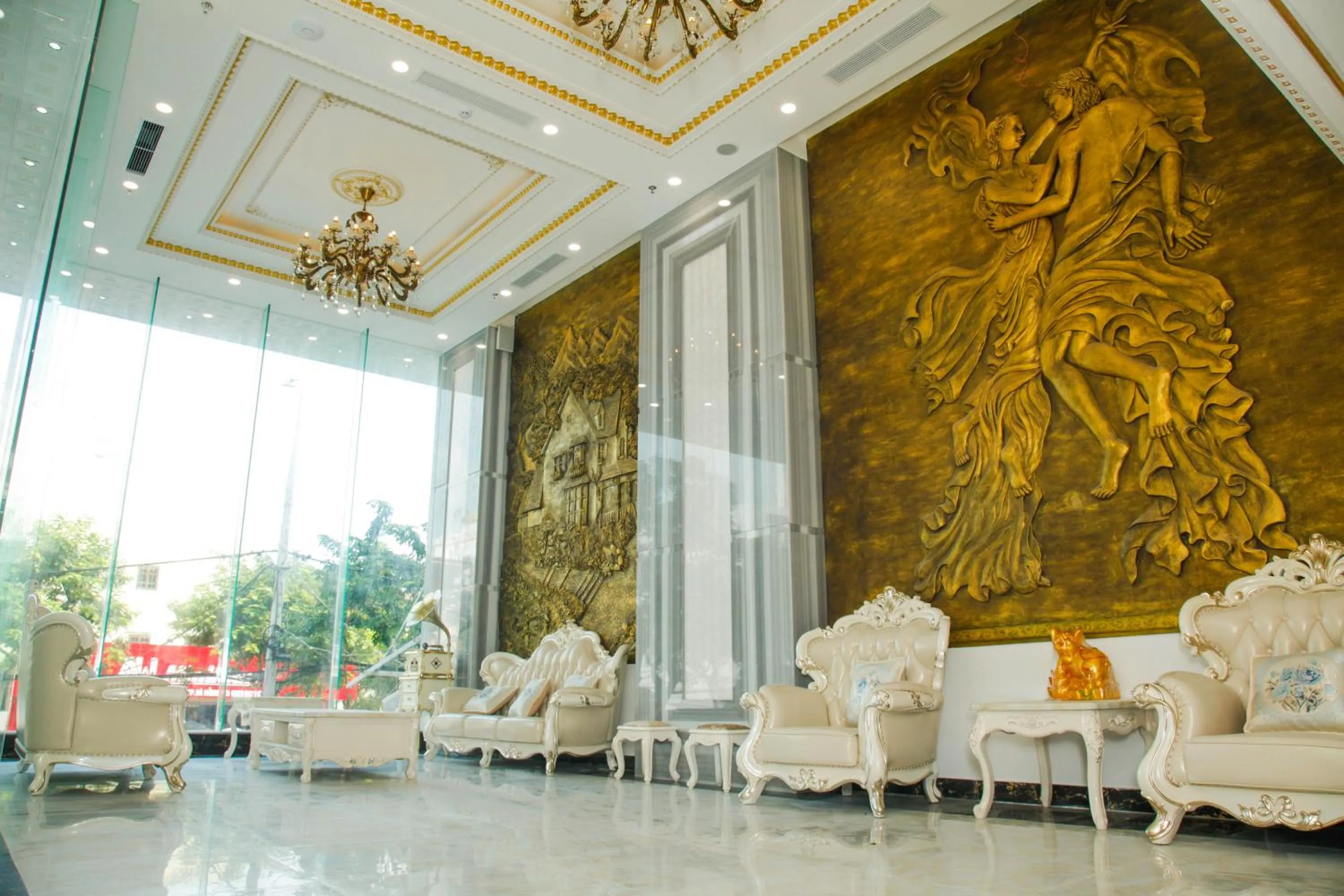 Lobby or reception in Royal Beach Hotel by THG