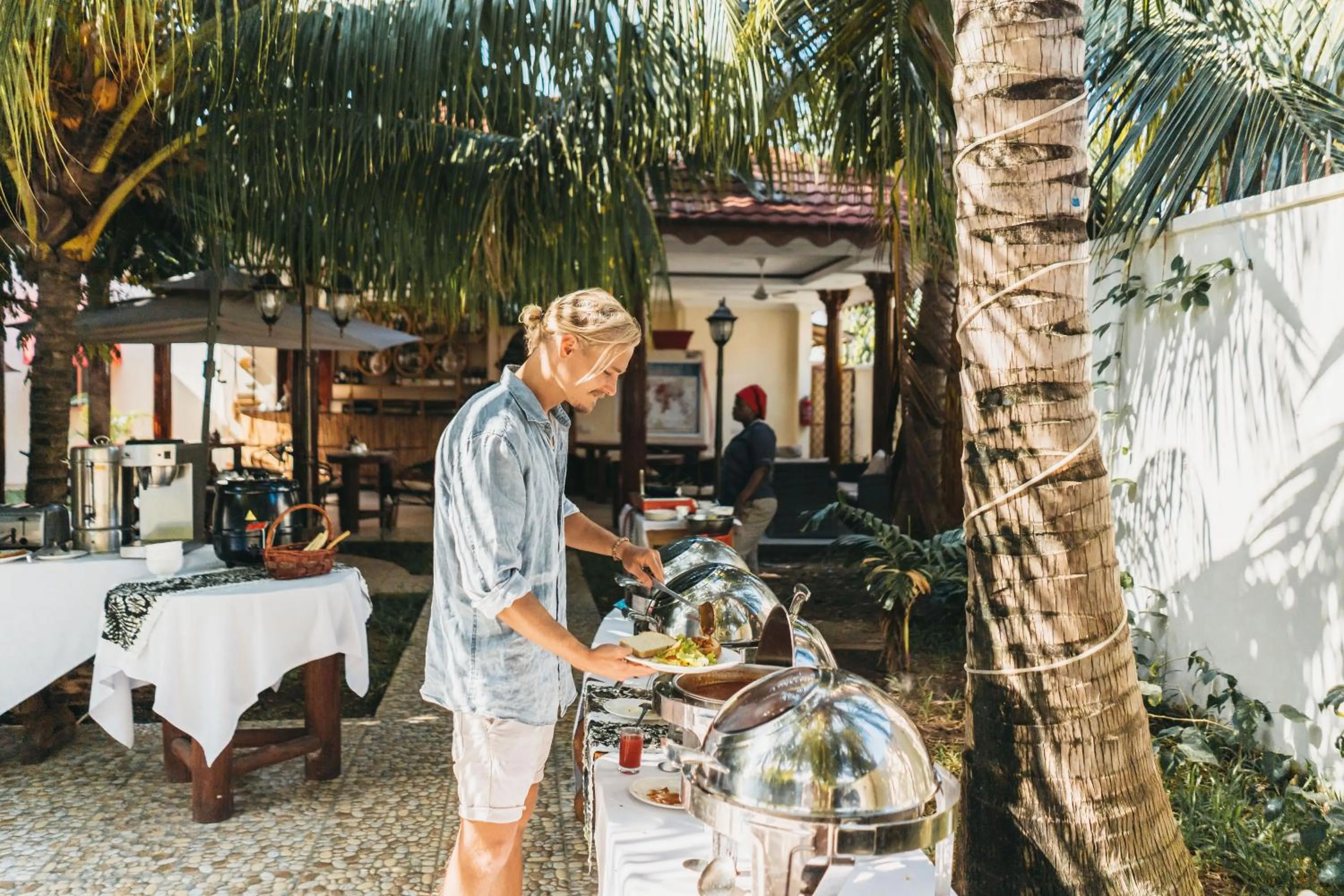 Restaurant/places to eat in Antonio Garden Hotel