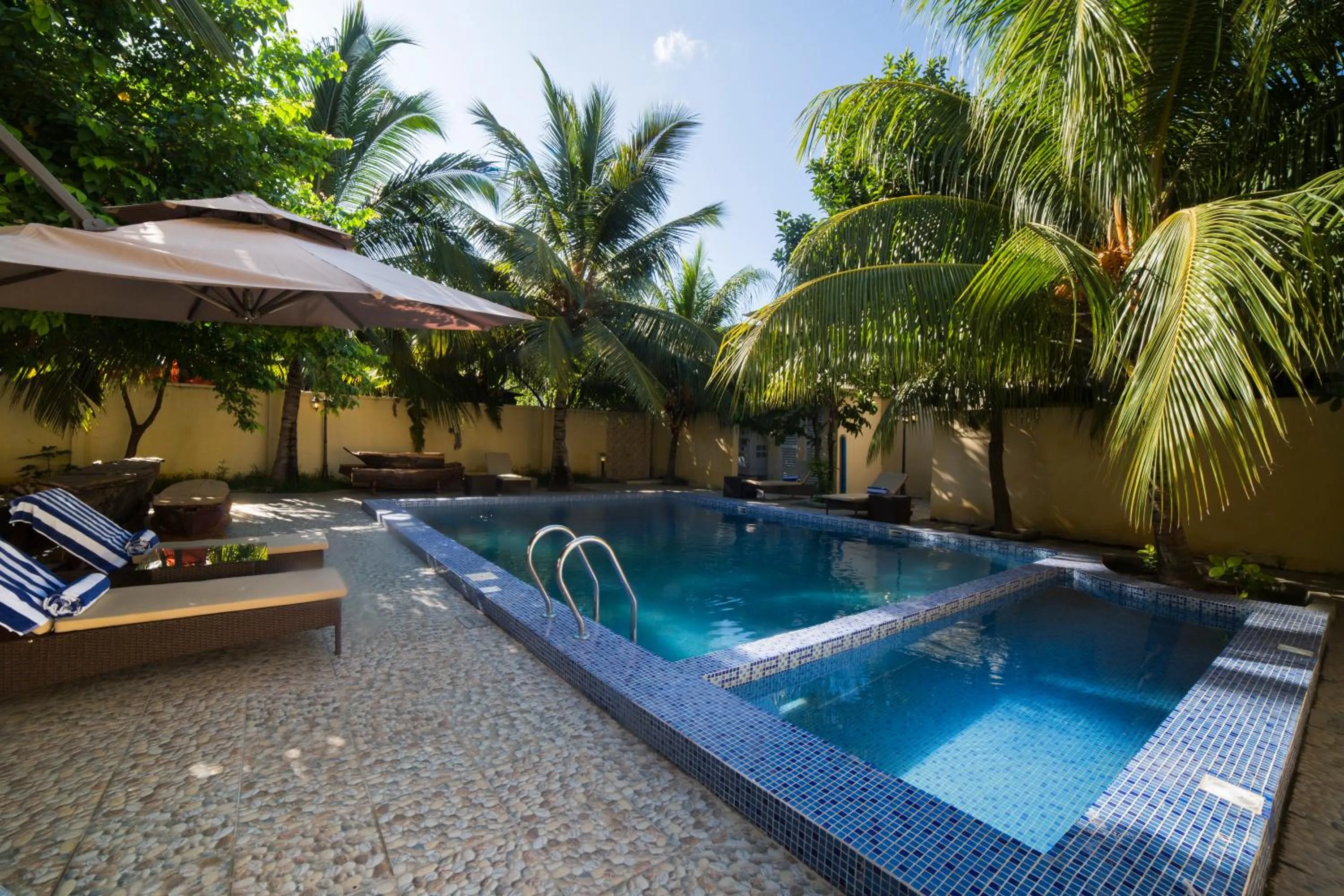 Swimming pool in Antonio Garden Hotel