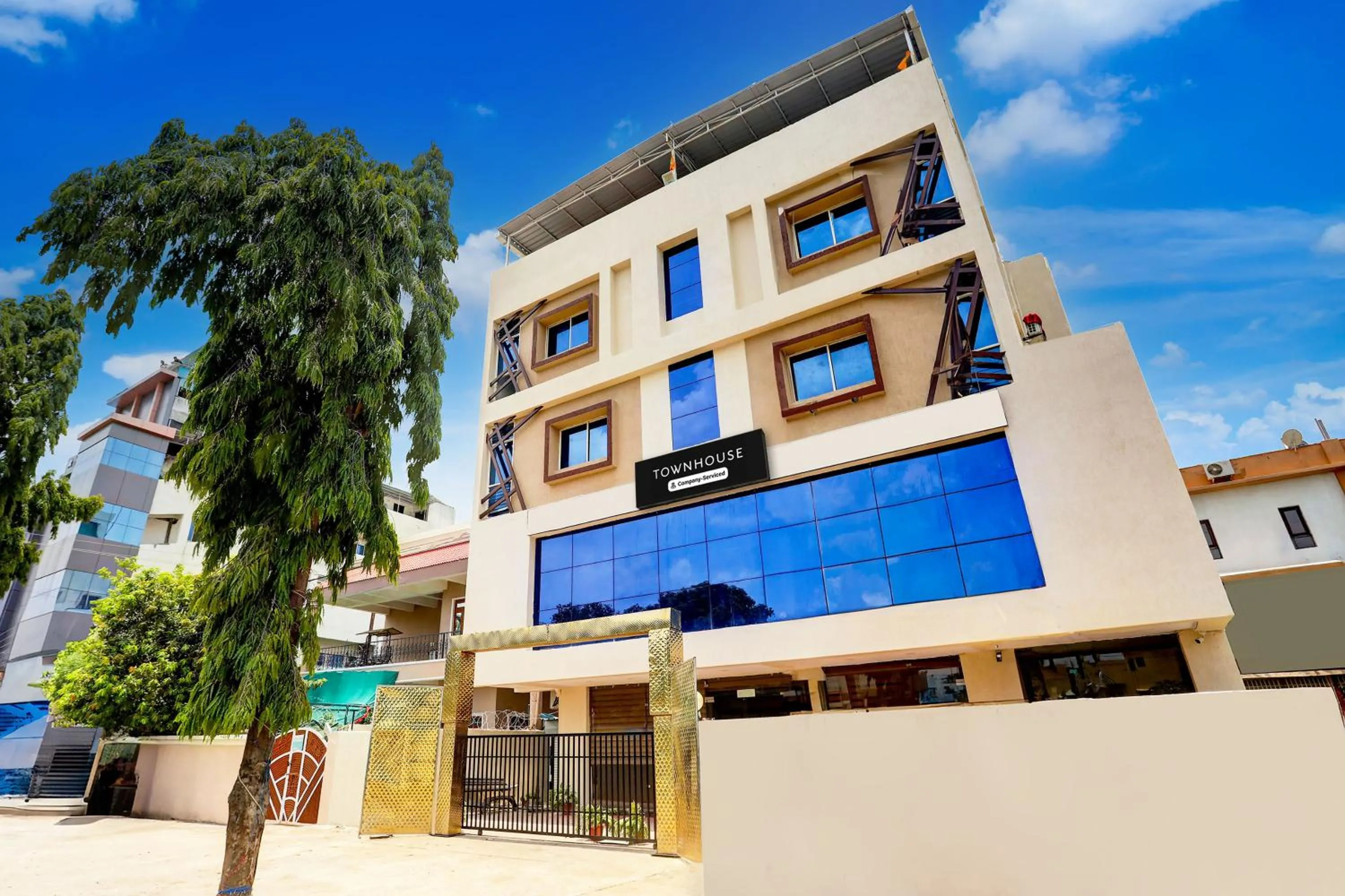 Facade/entrance in Townhouse Hoshangabad Road Near Aashima Mall