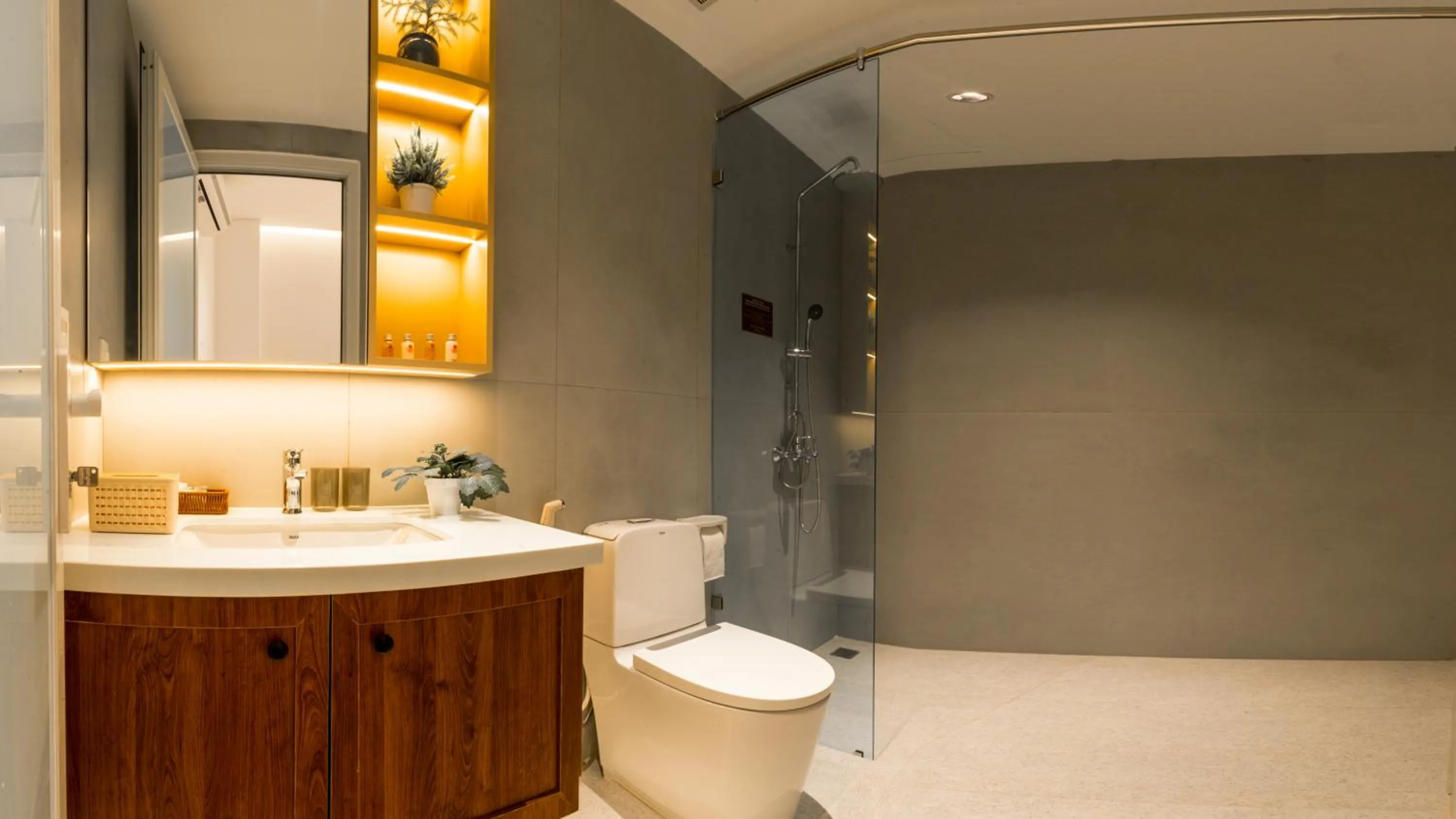 Shower in Le Huynh Mui Ne Hotel