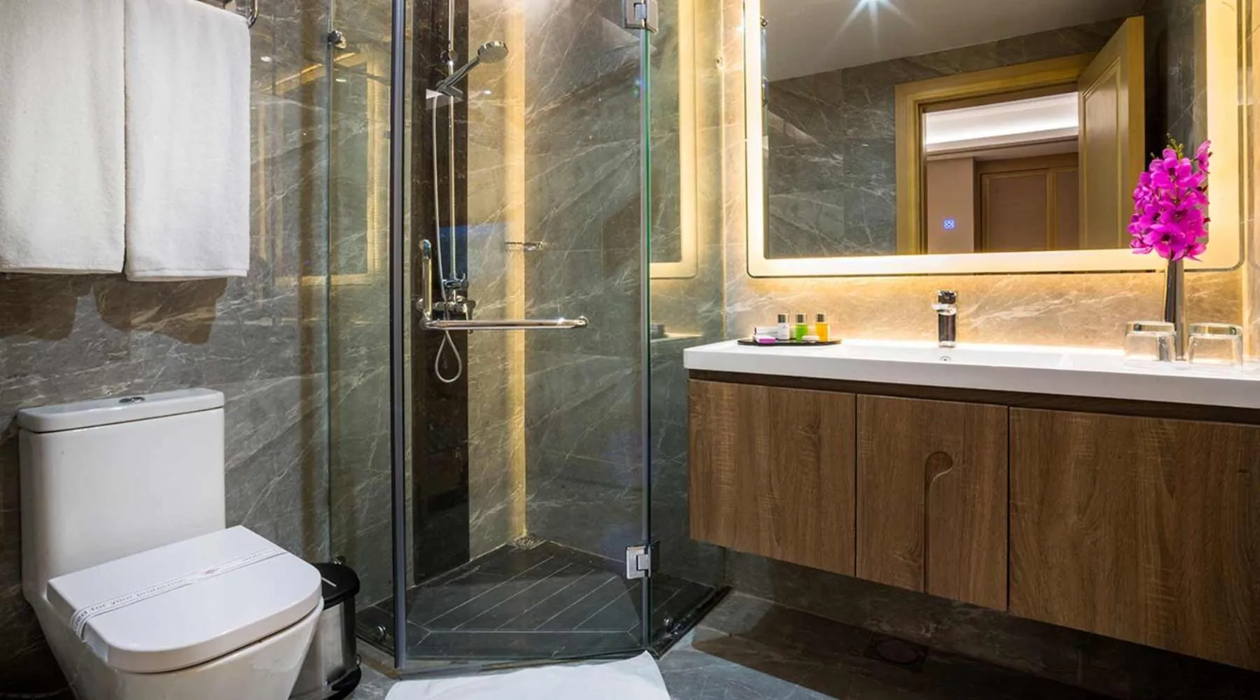 Shower in Boudl Al Olaya
