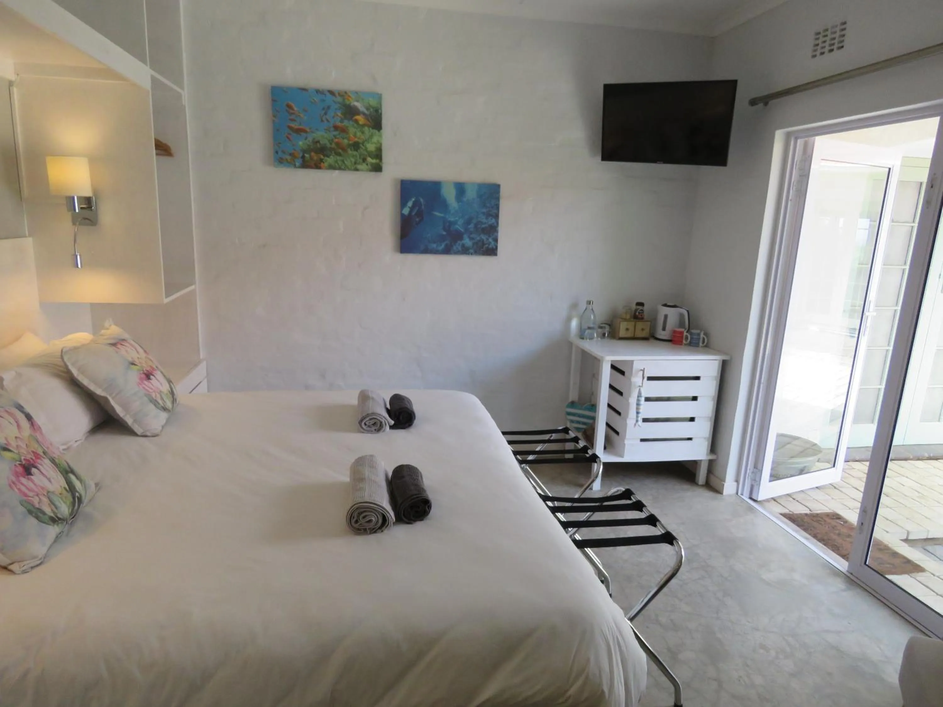 Coffee/tea facilities, Bed in Bare Feet Retreat B&B