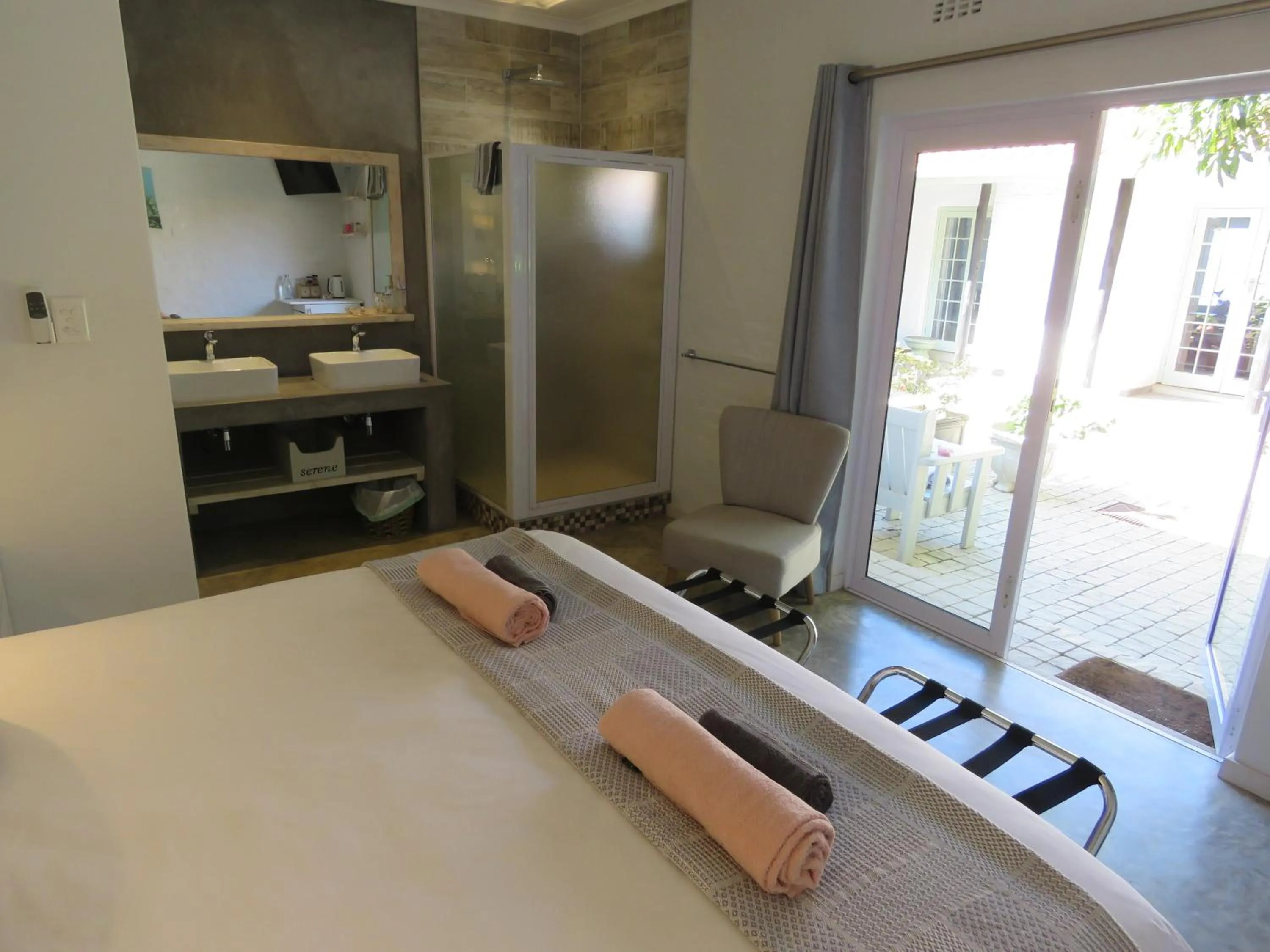 Bed in Bare Feet Retreat B&B