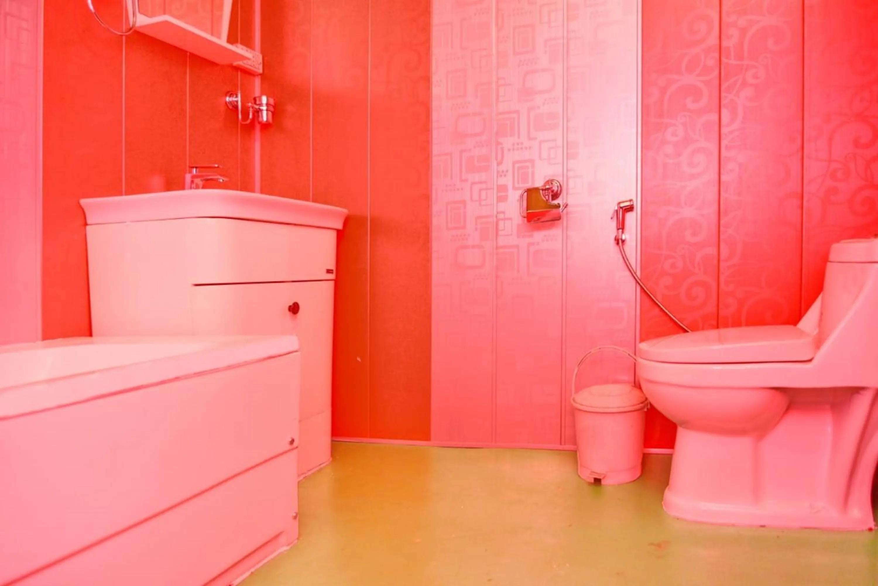 Bathroom in De Laila House Boat by Sterling