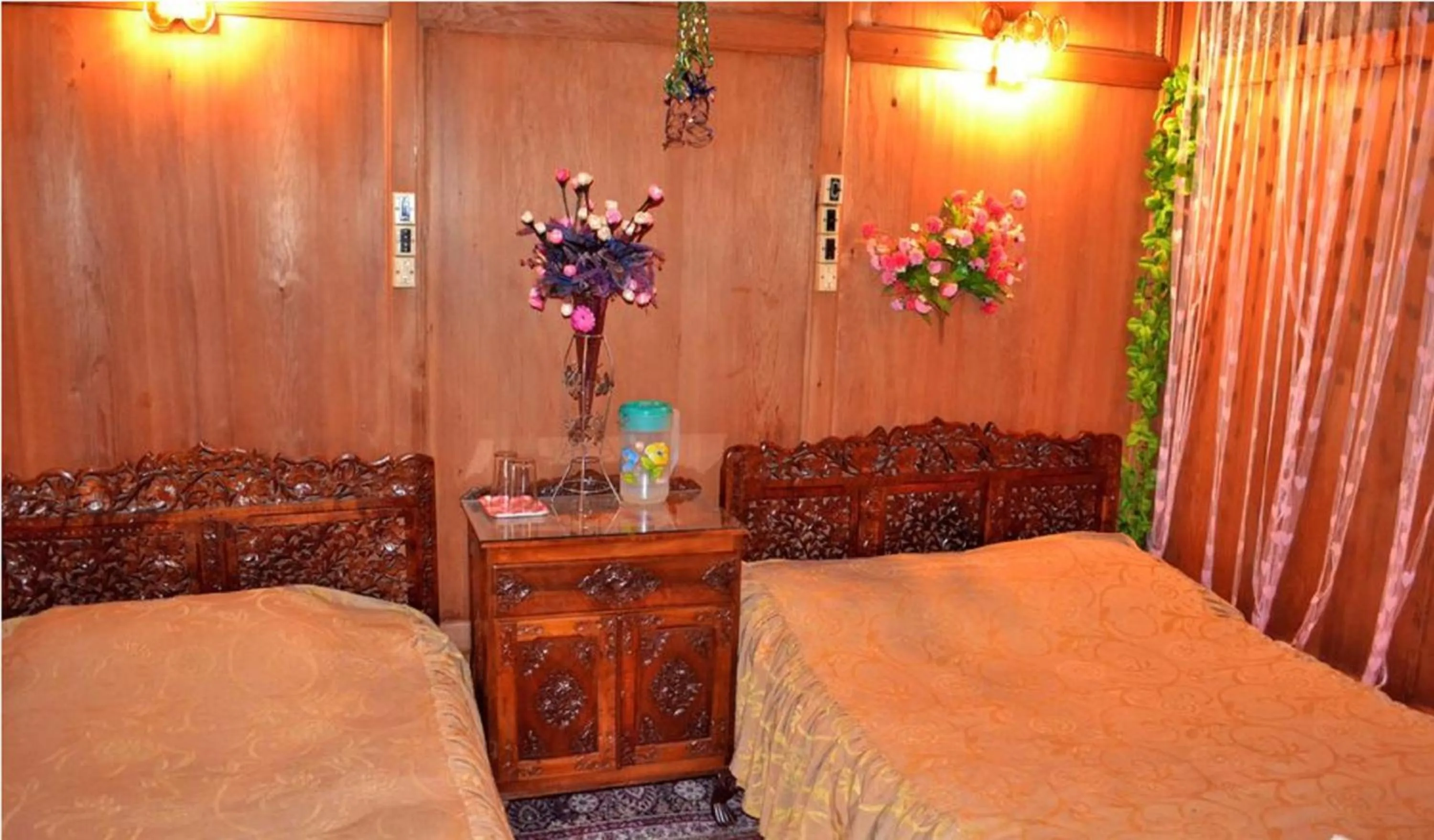 Bedroom in De Laila House Boat by Sterling