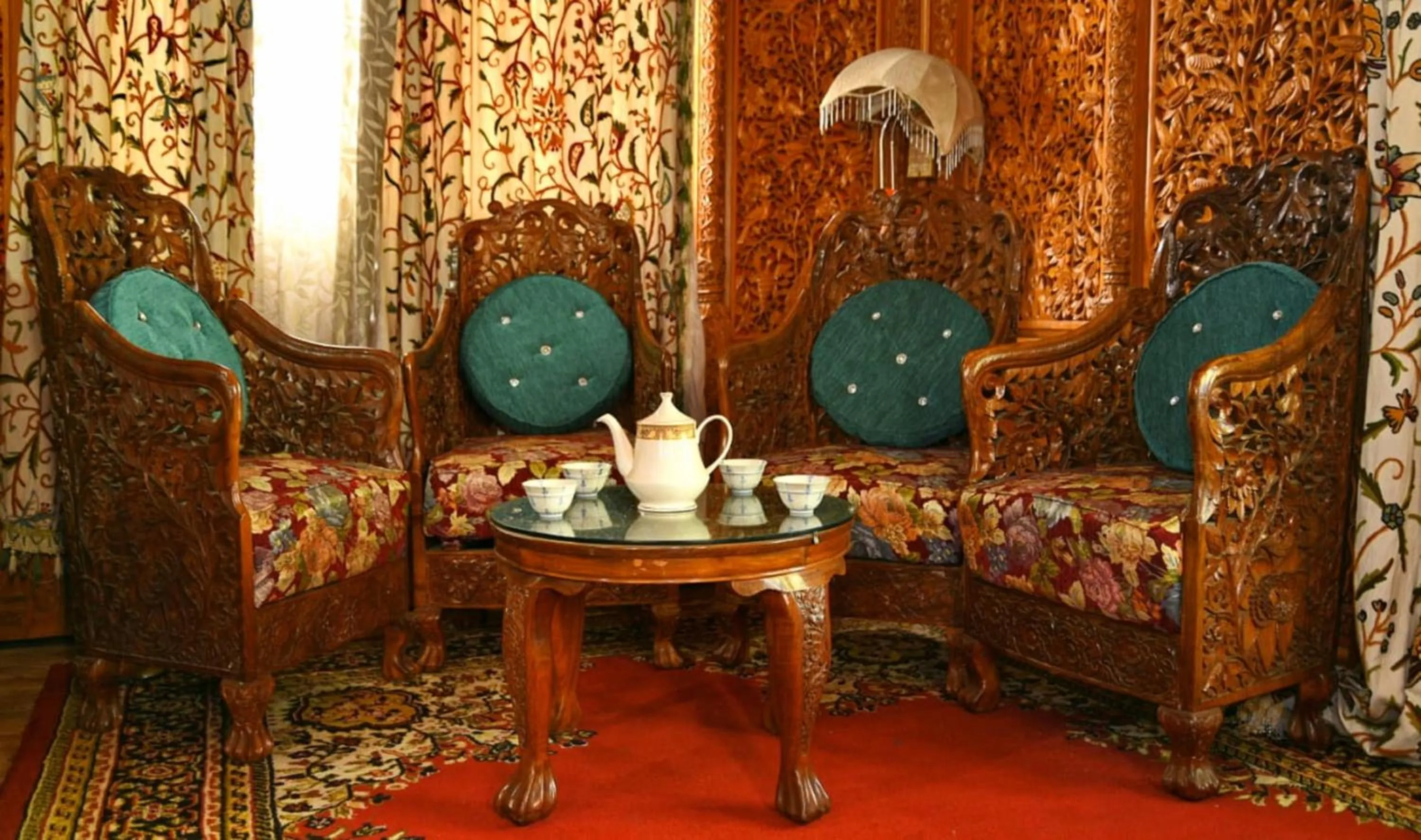 Restaurant/places to eat in De Laila House Boat by Sterling