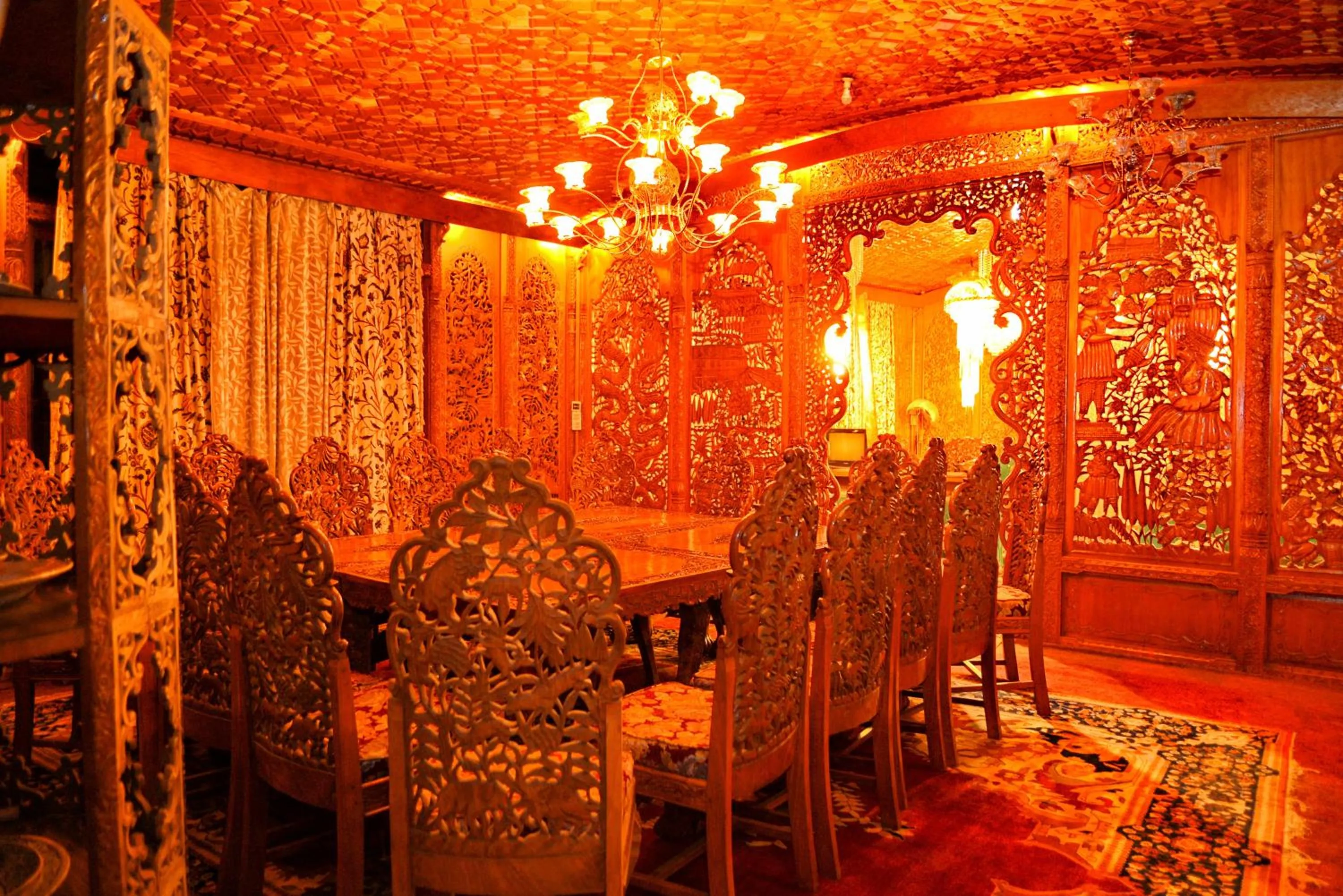 Dining area in De Laila House Boat by Sterling