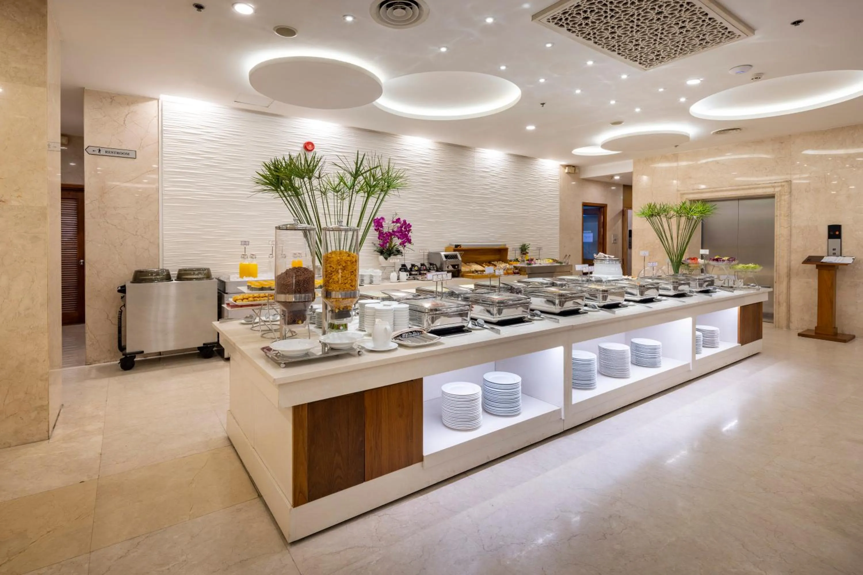 Restaurant/places to eat in Eden Star Saigon Hotel