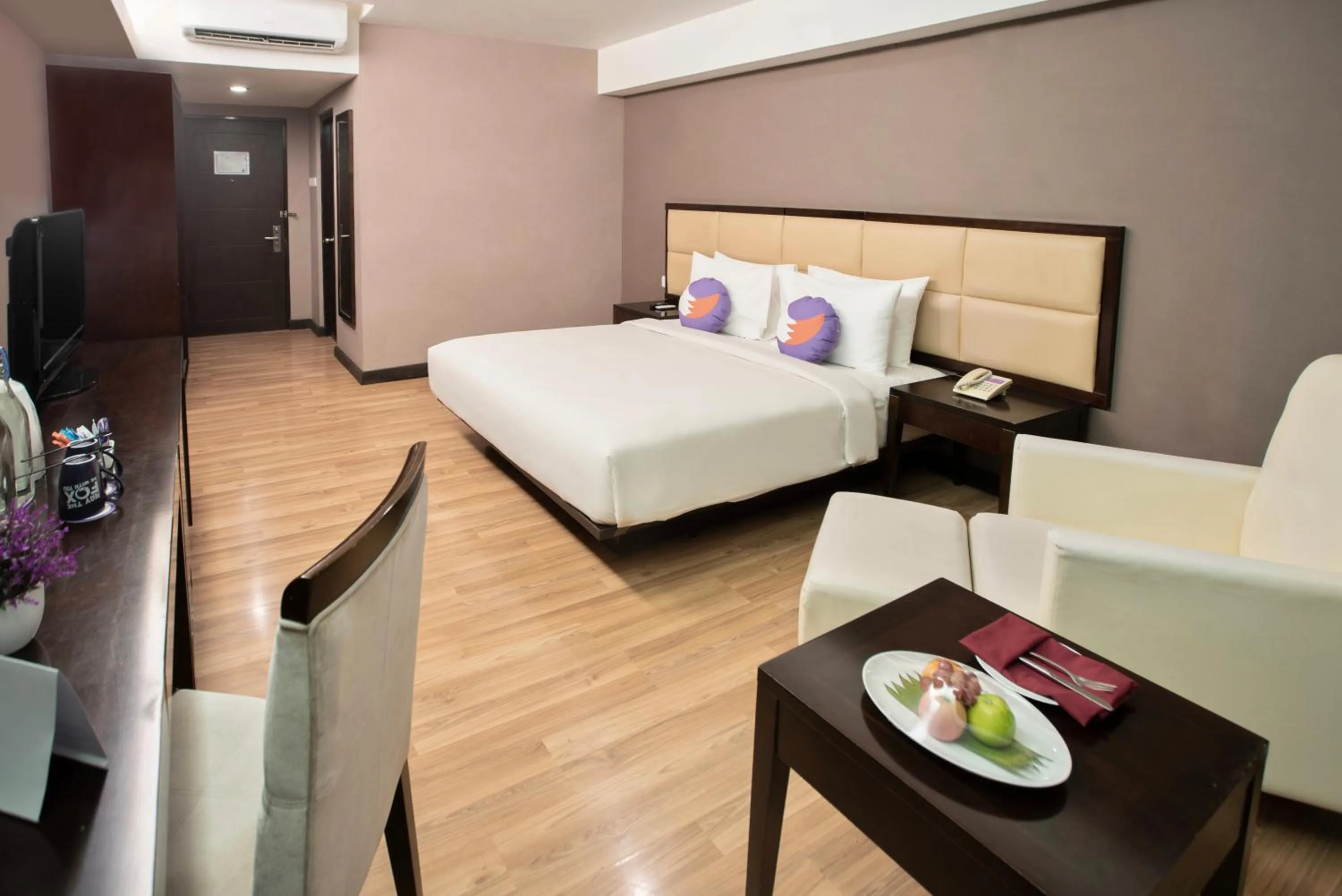 Bed in Maqna Hotel By Prasanthi