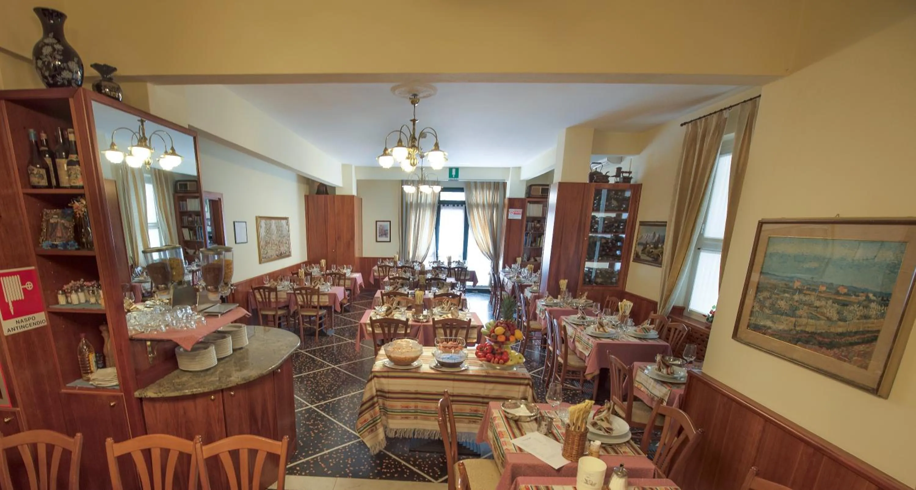 Restaurant/places to eat in Hotel Bristol