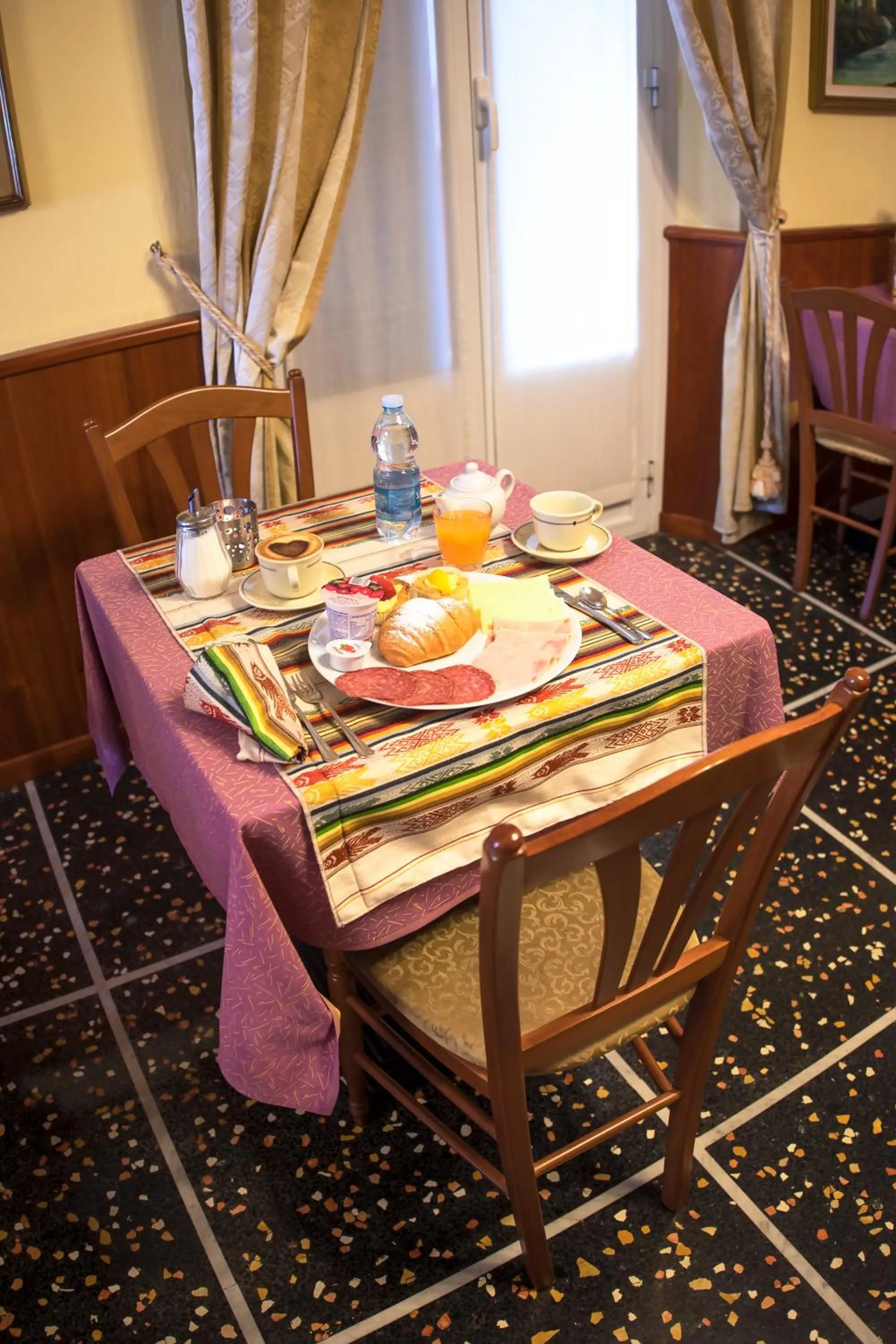 Food and drinks in Hotel Bristol