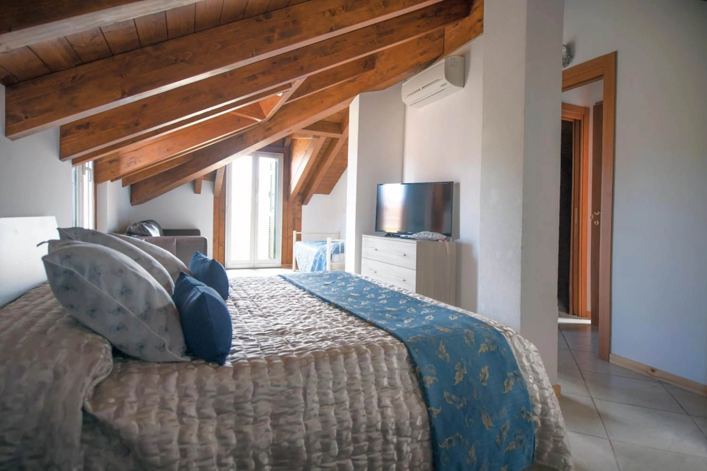 Day, Bed in Hotel Bristol