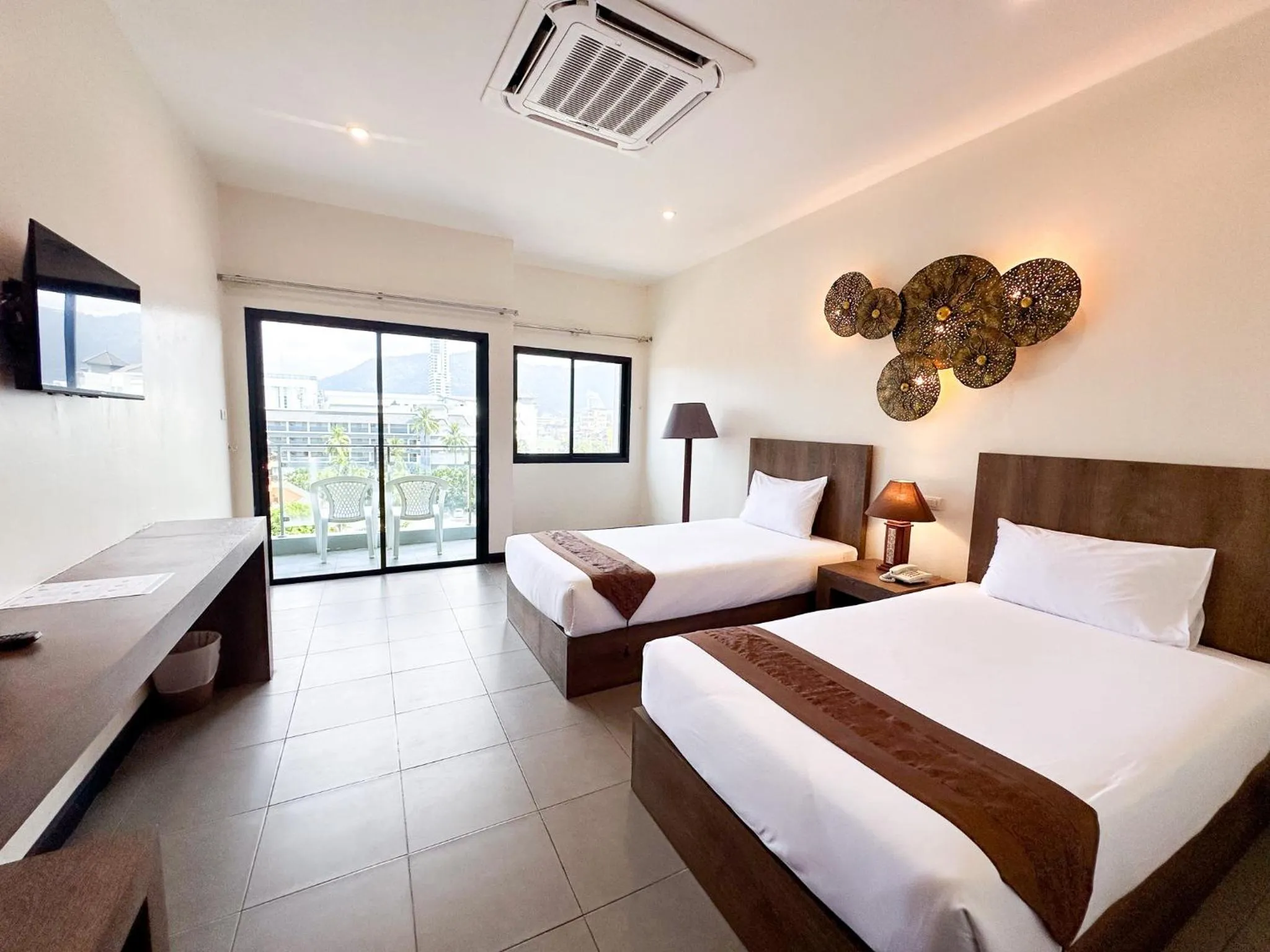 Bed in YouDee Hotel Patong - formerly Meir Jarr Hotel Patong