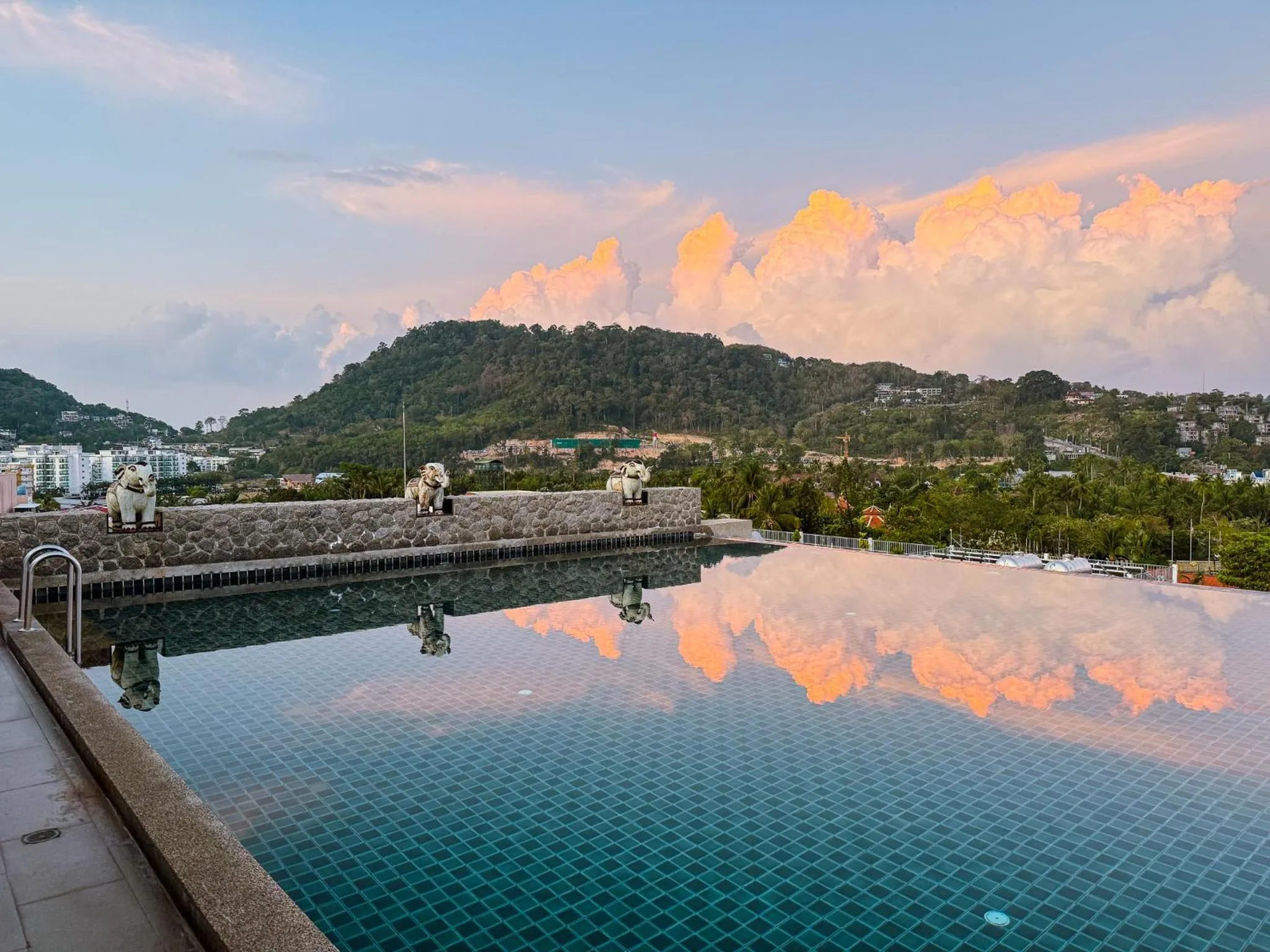 Mountain view in YouDee Hotel Patong - formerly Meir Jarr Hotel Patong