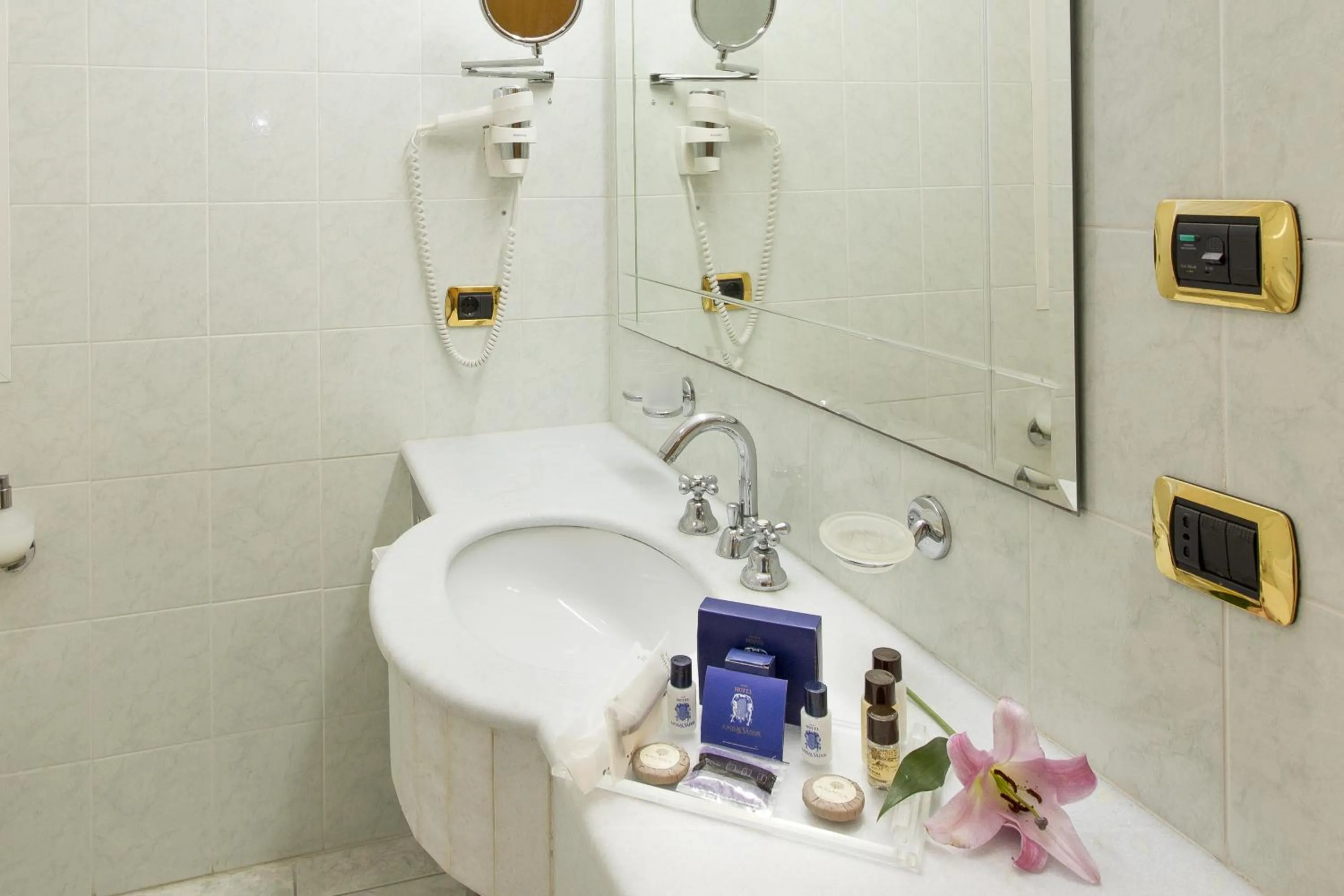 Bathroom in Hotel Ambassador