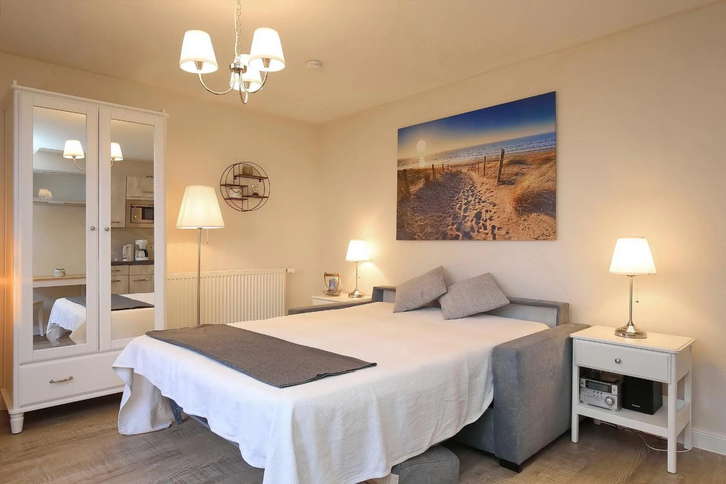 Living room, Bed in Strandvilla Krabbe Wohnung 03
