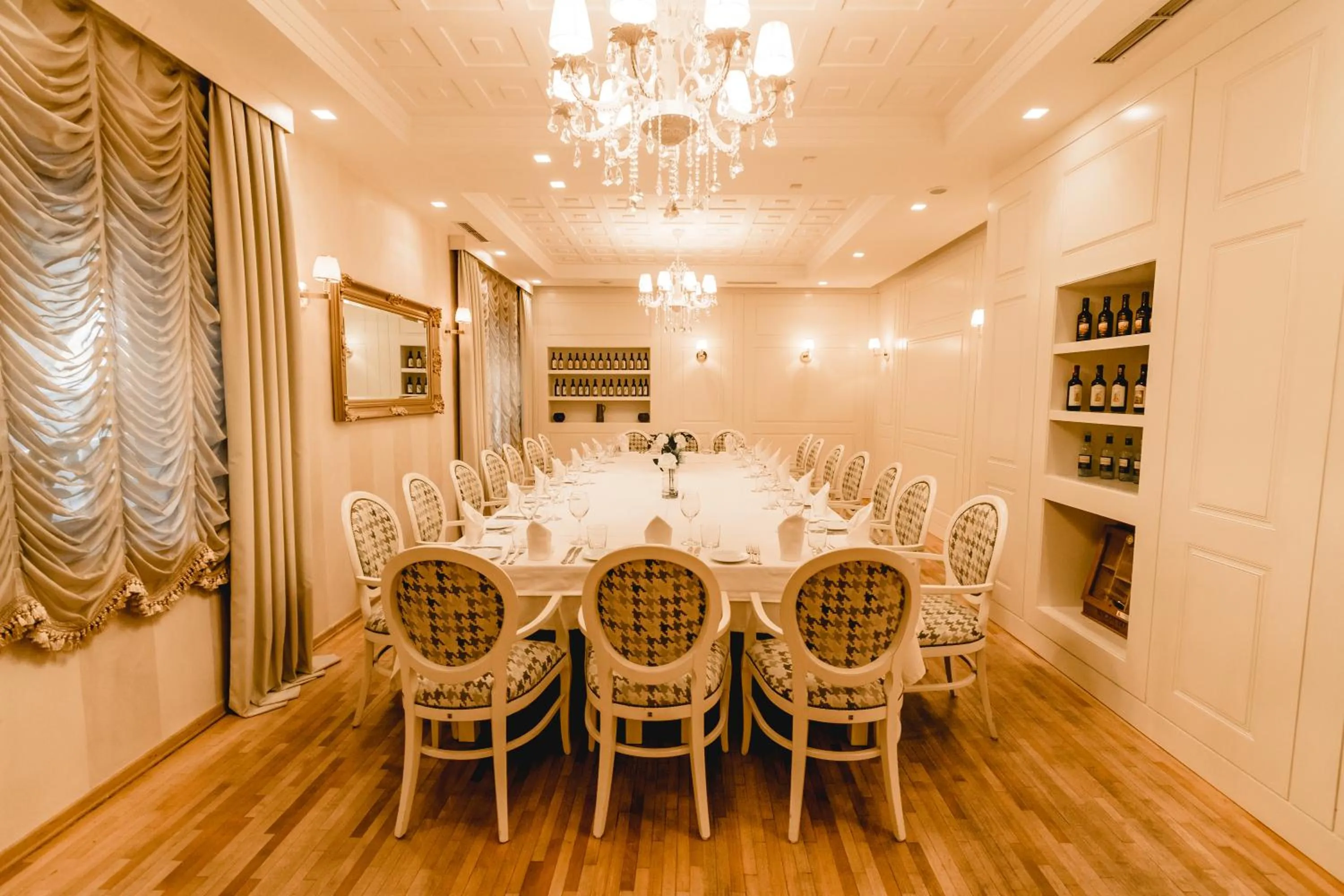 Restaurant/places to eat in Green House Hotel & Restaurant