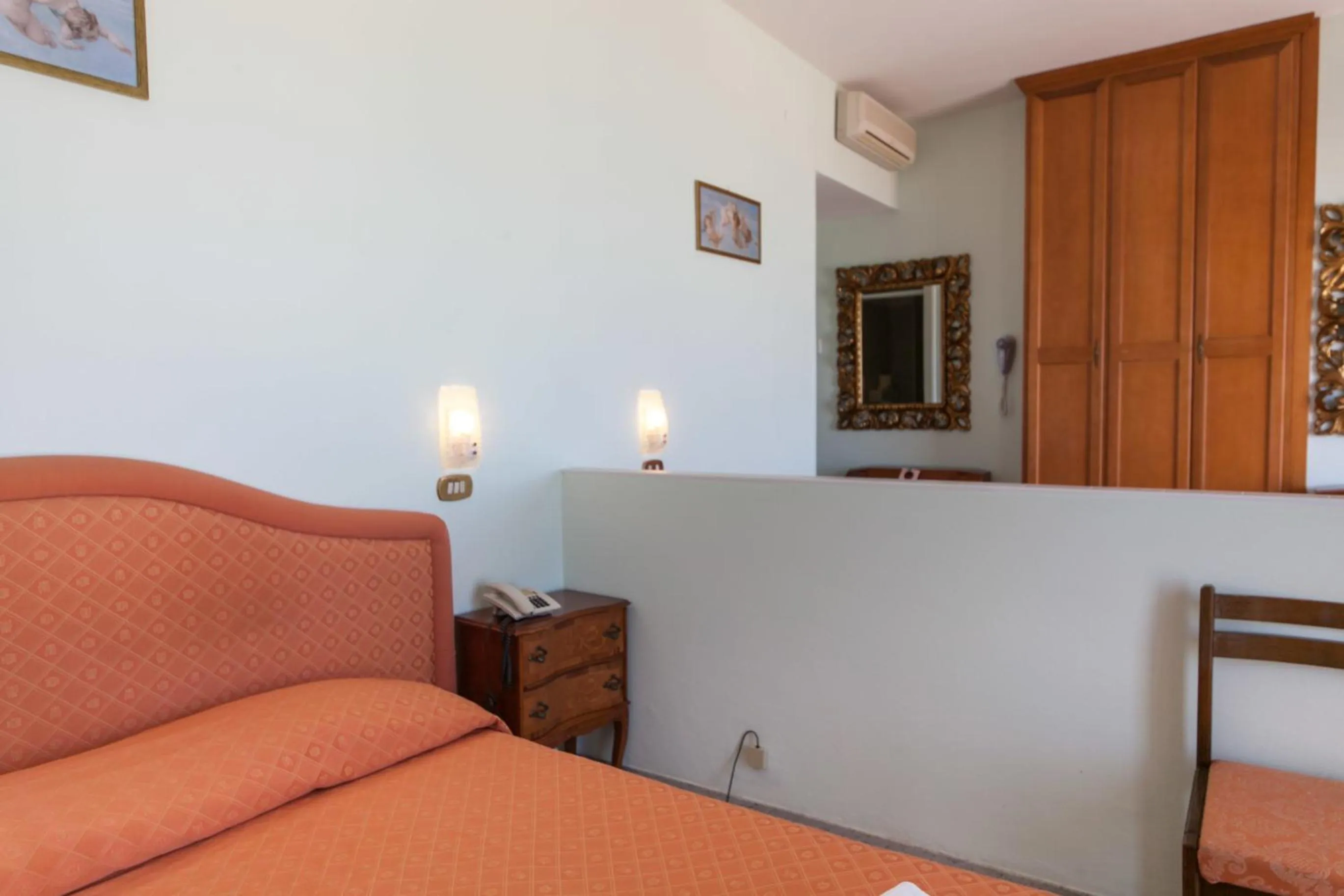 Bed in Hotel Mayflower