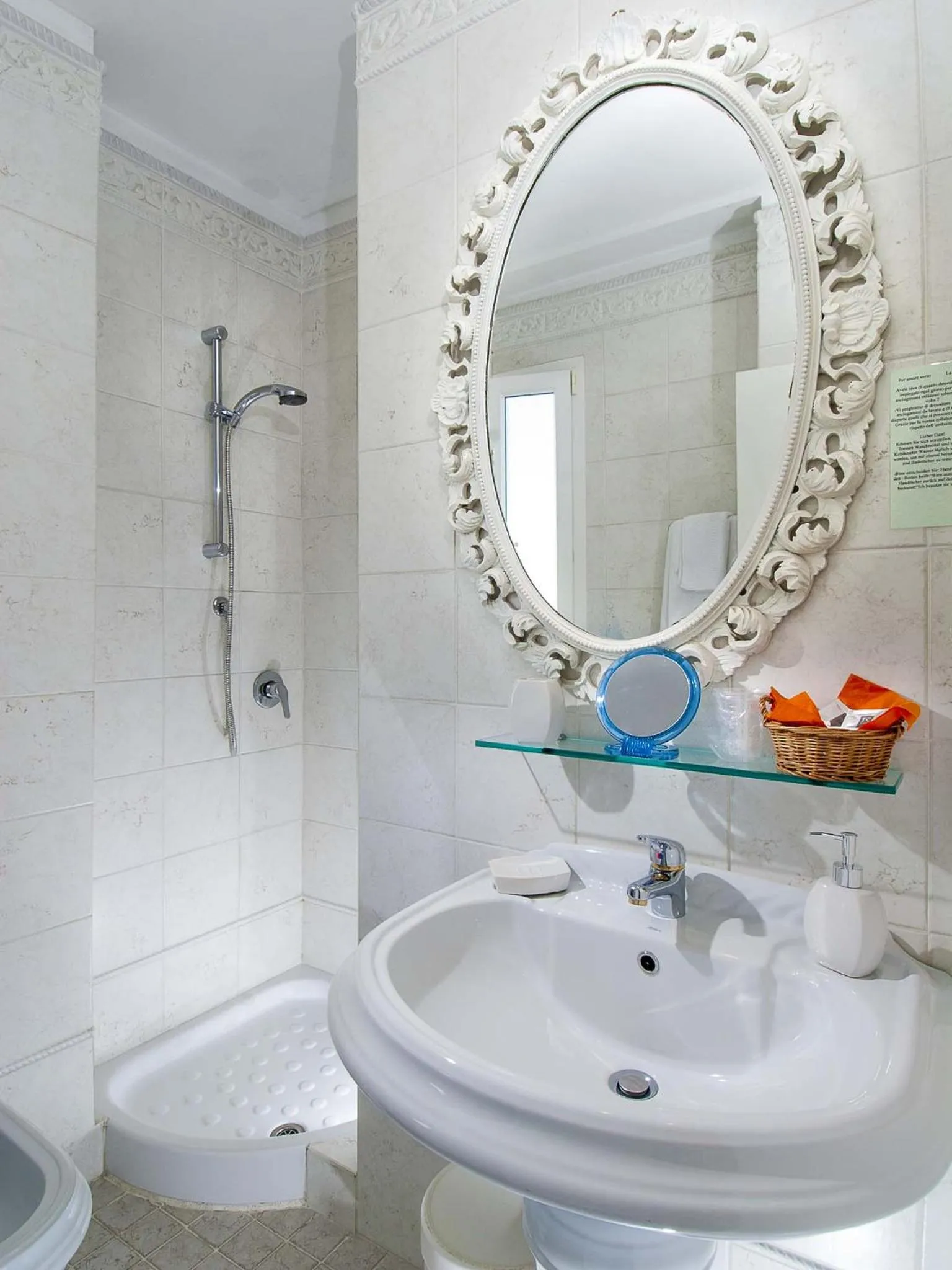 Bathroom in Hotel Mayflower