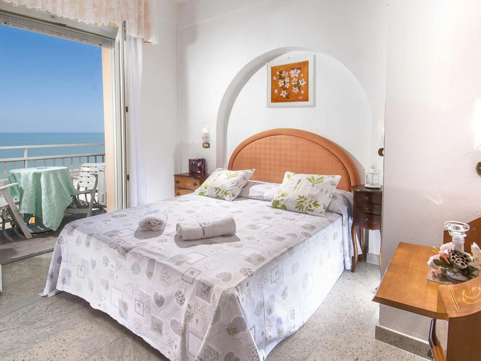 Bed in Hotel Mayflower