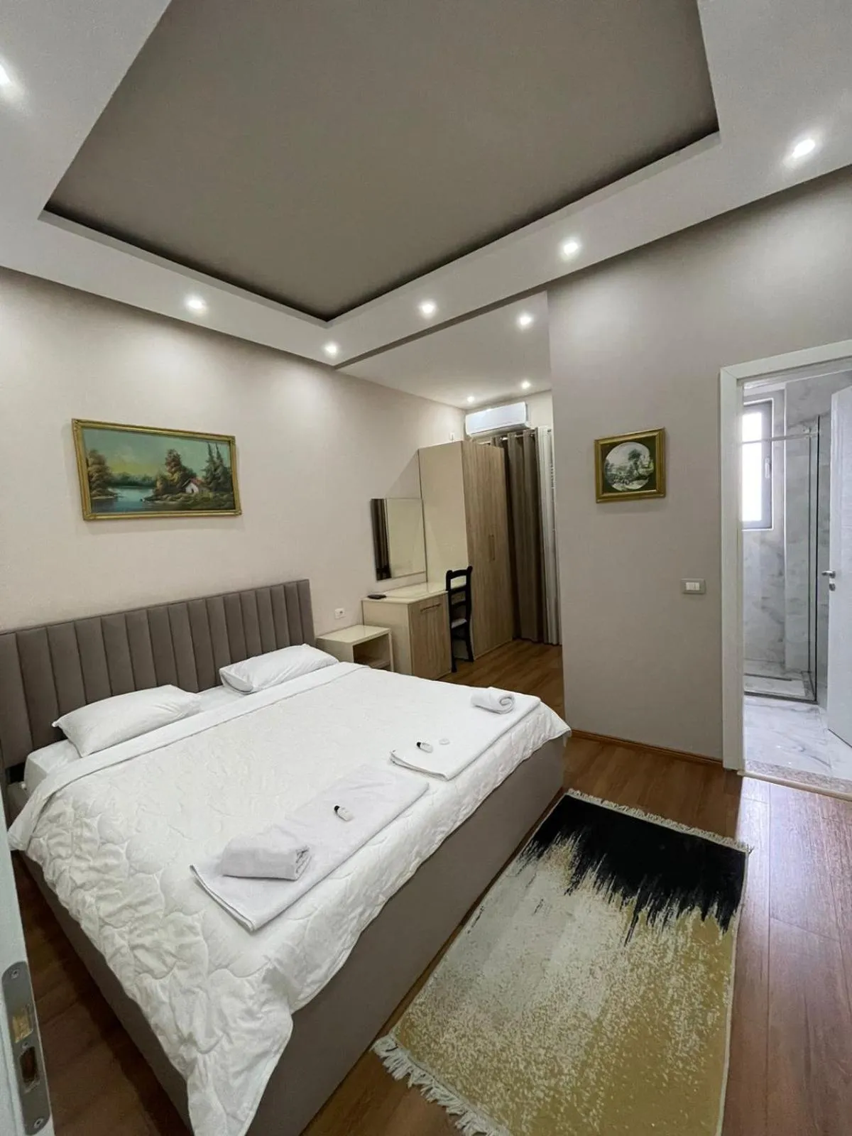 Property building in Hotel Holiday